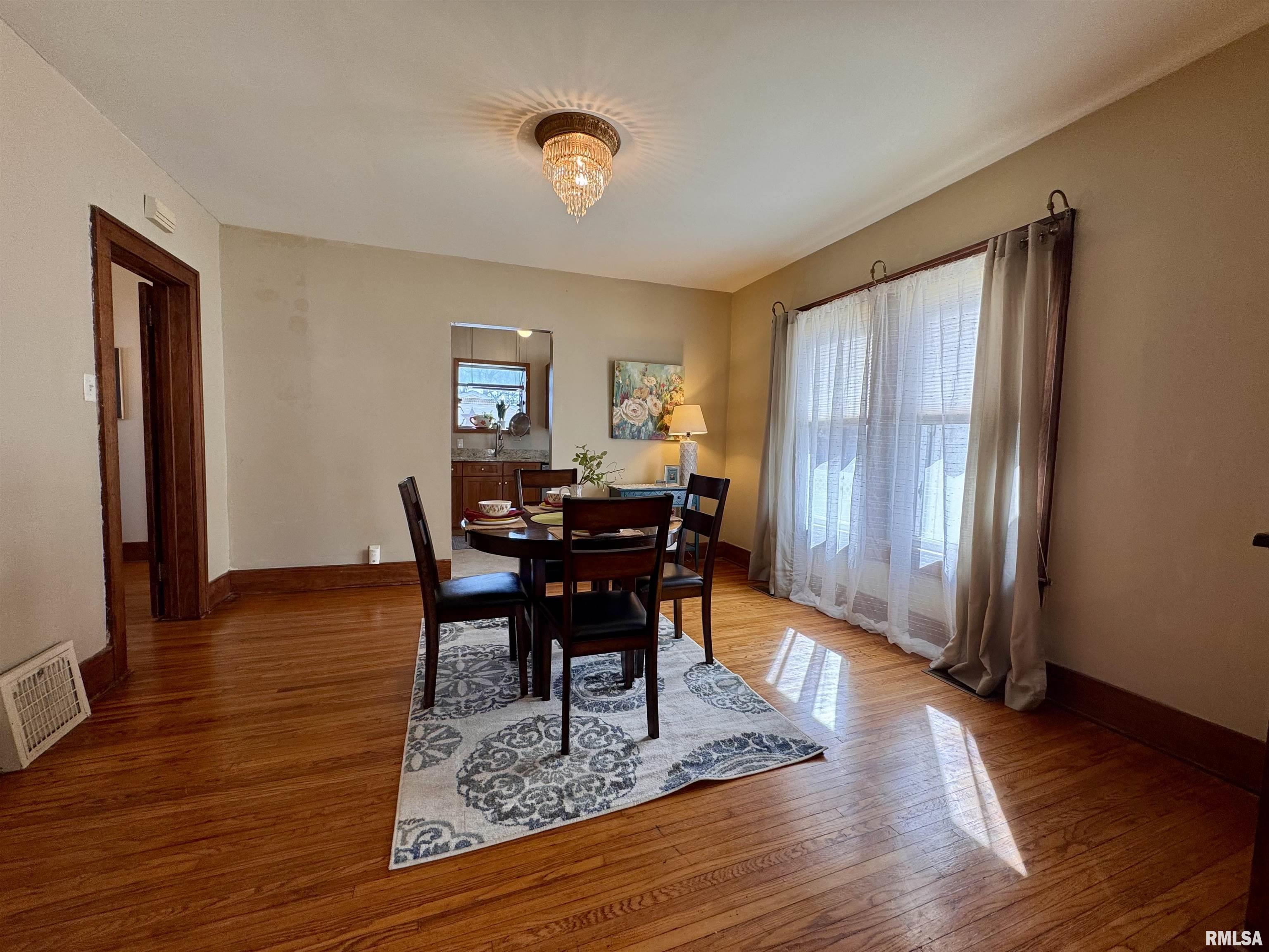 329 N Pearl Street, Macomb, Illinois image 4