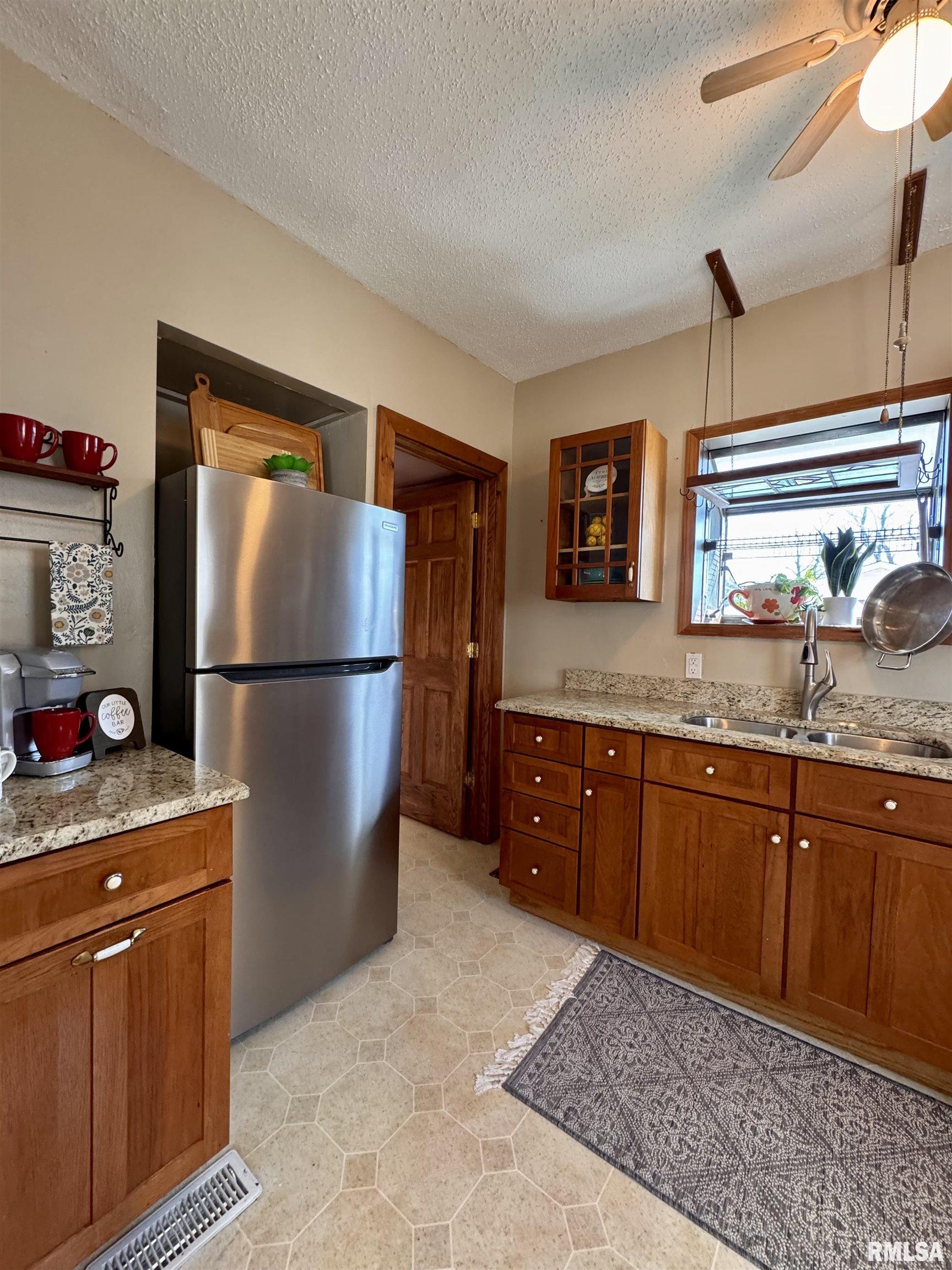 329 N Pearl Street, Macomb, Illinois image 10