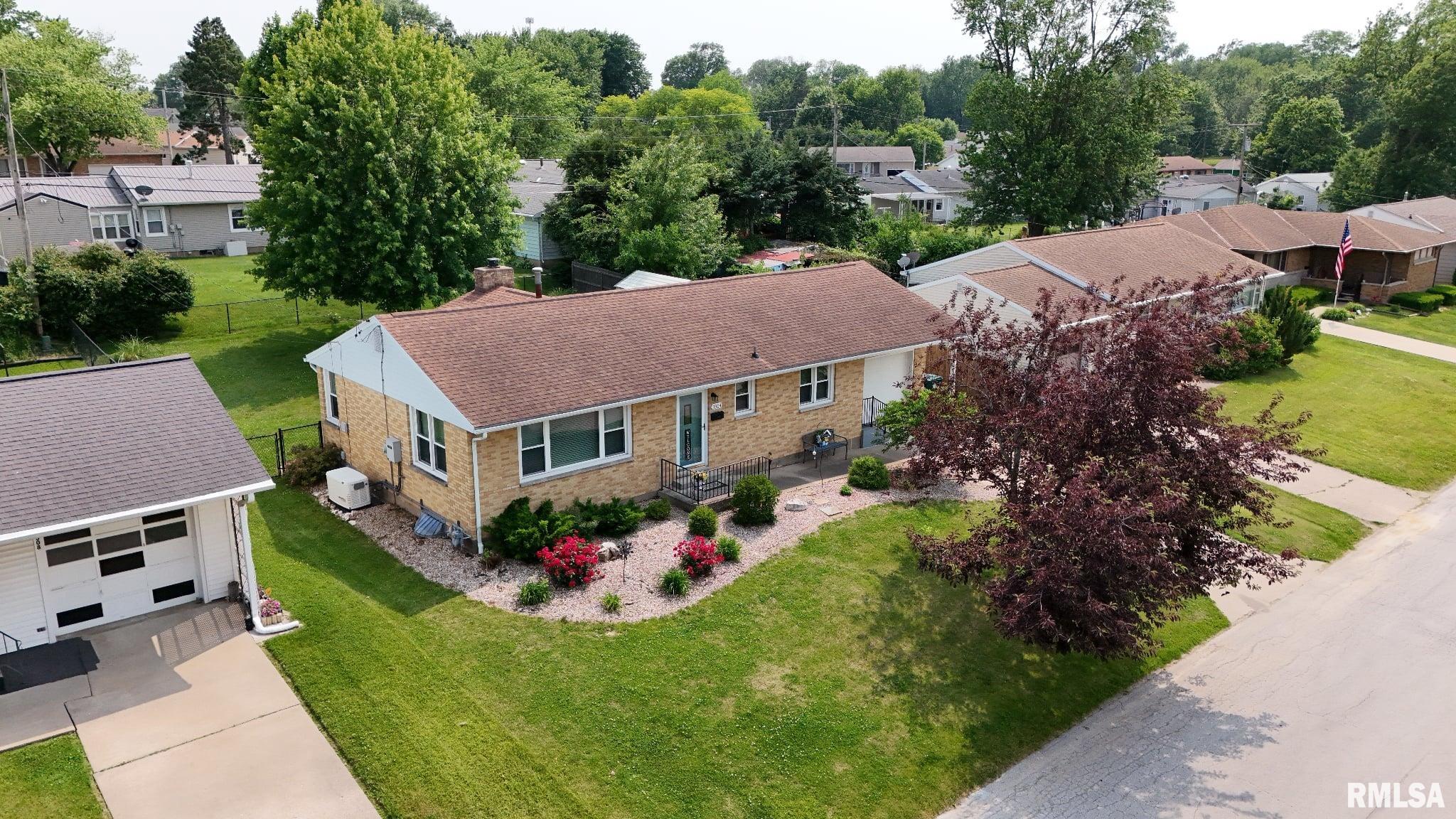 3304 Crestview Drive, Quincy, Illinois image 2
