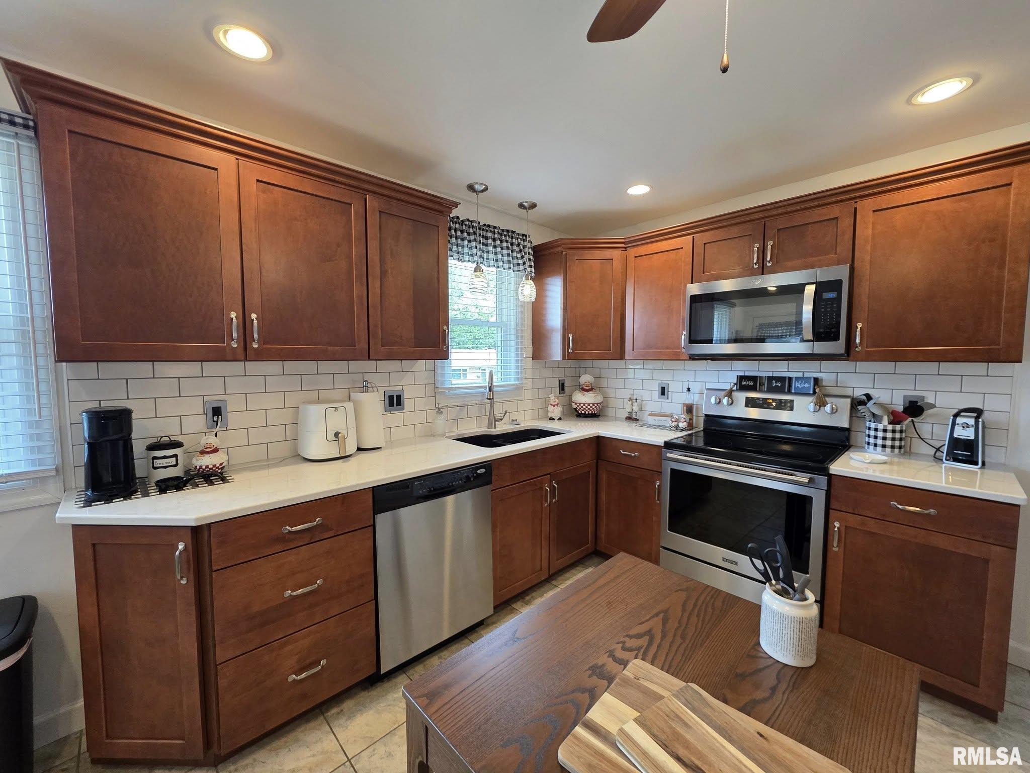3304 Crestview Drive, Quincy, Illinois image 8
