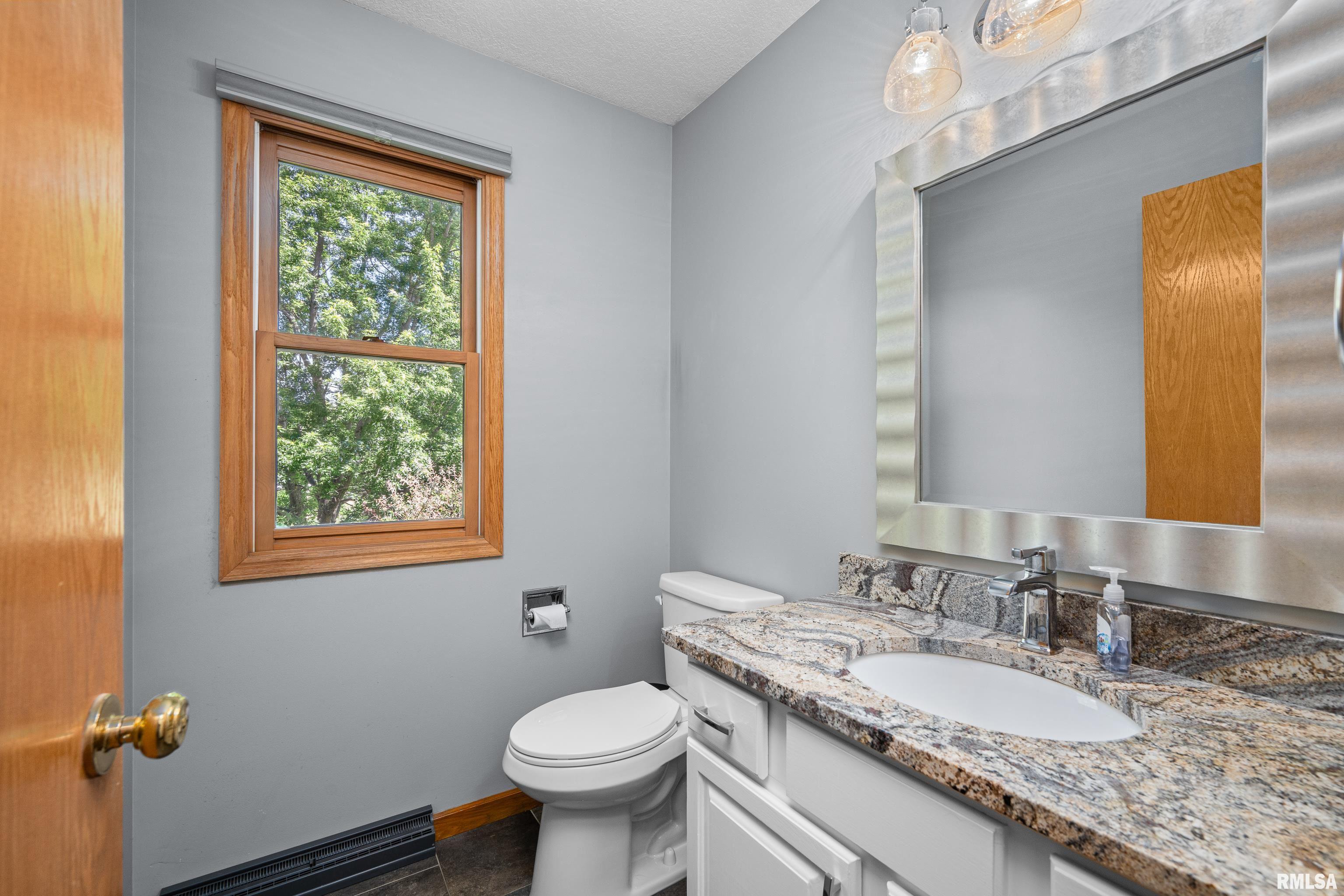 1201 Scenic Place, Le Claire, Iowa image 34