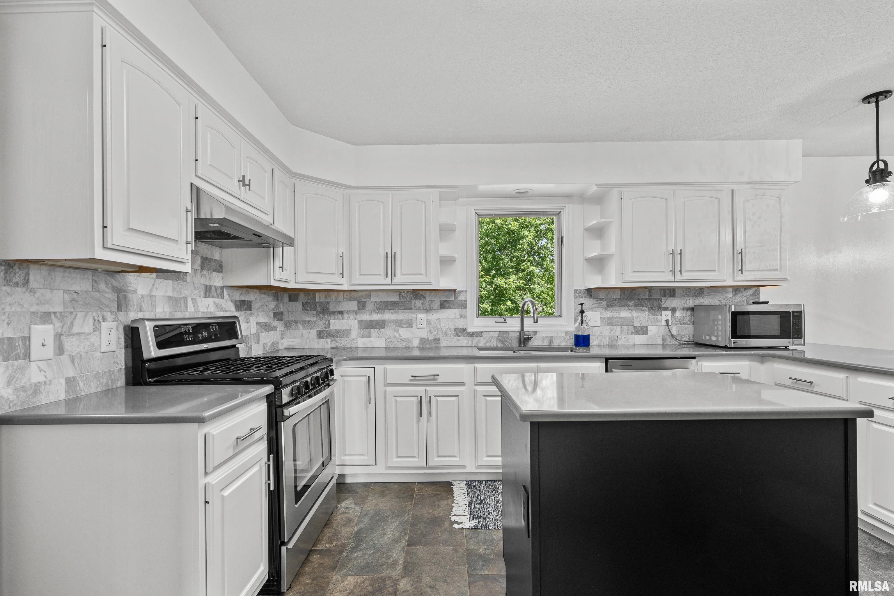 1201 Scenic Place, Le Claire, Iowa image 28