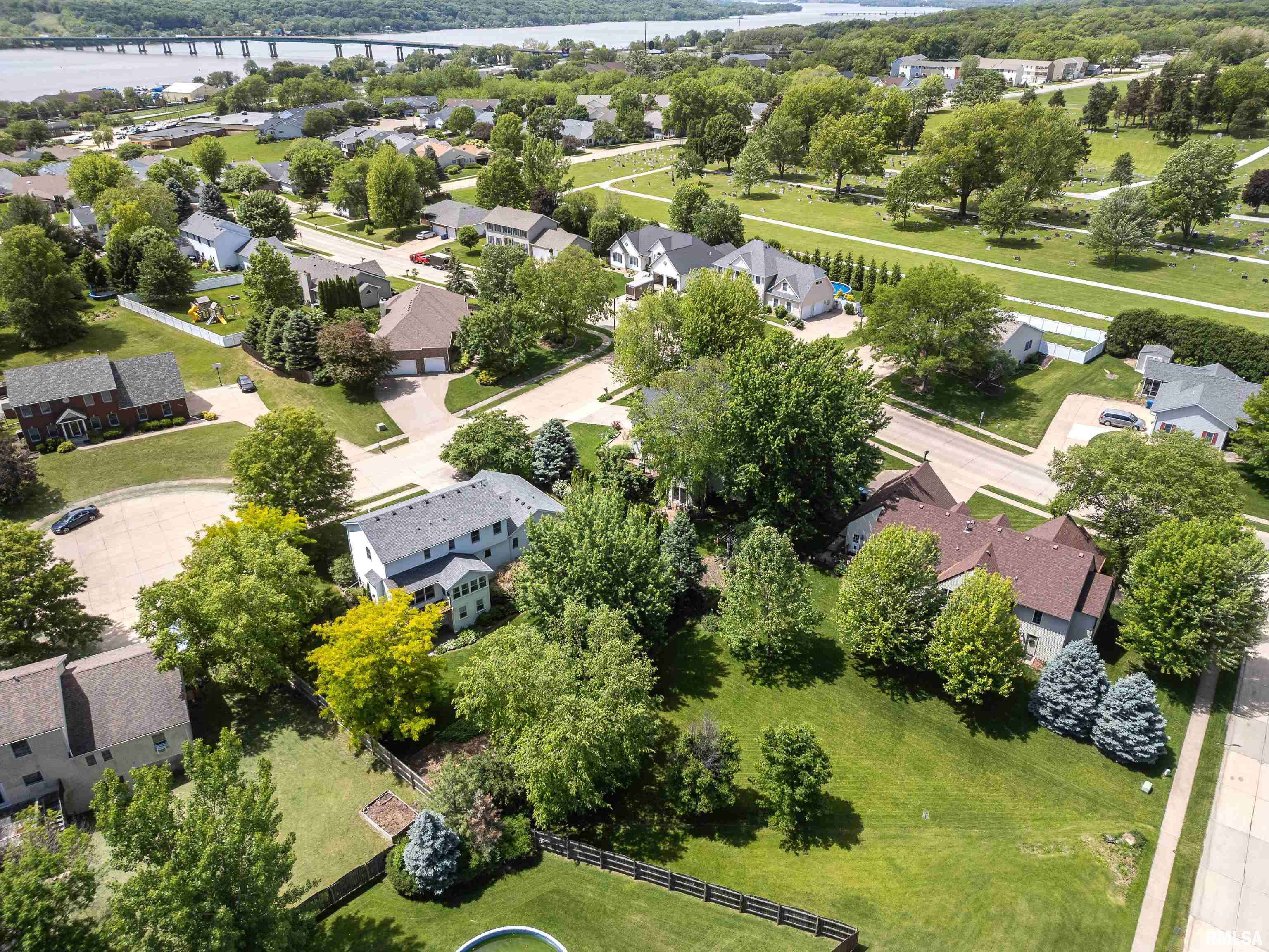 1201 Scenic Place, Le Claire, Iowa image 7