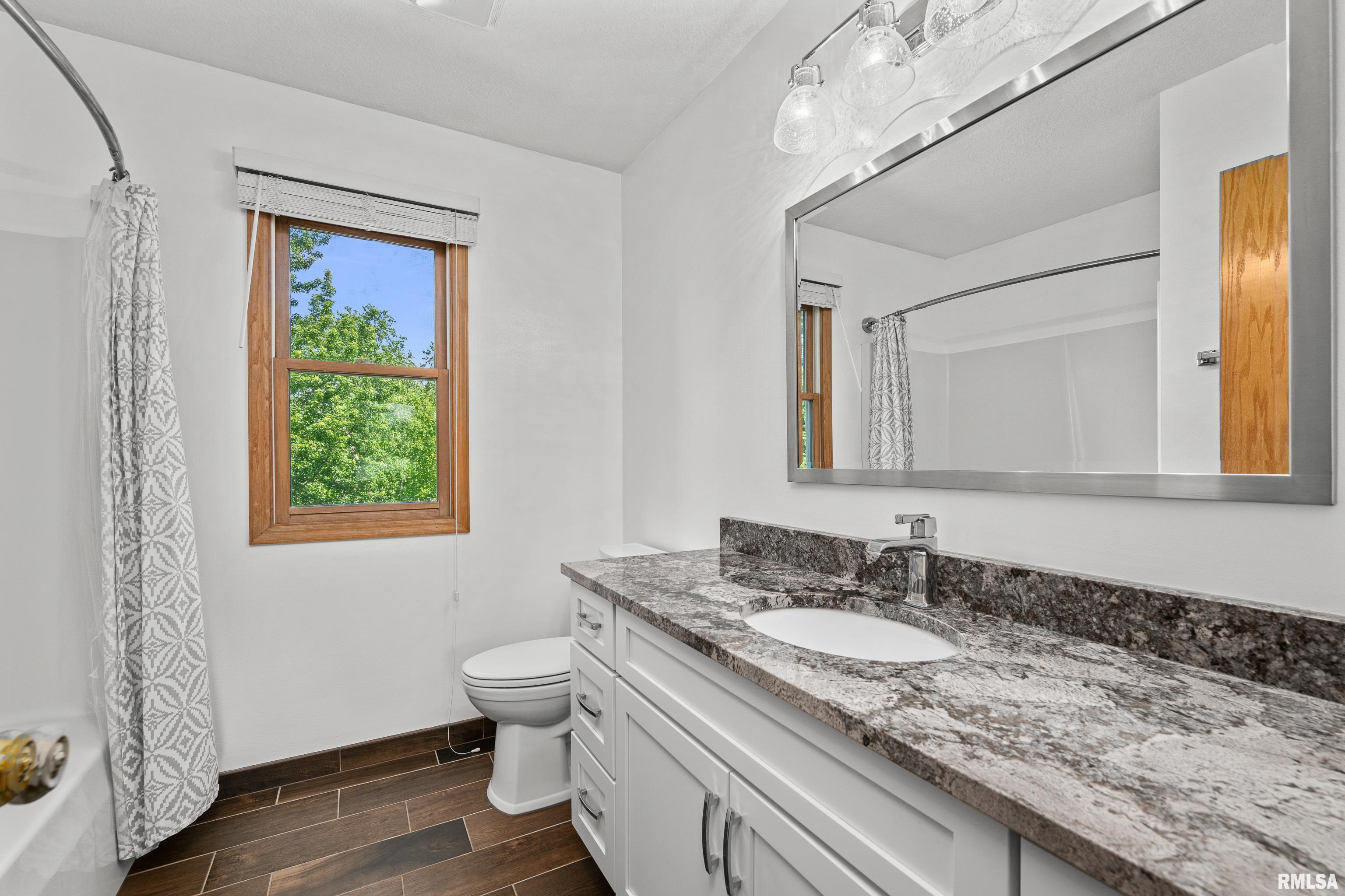 1201 Scenic Place, Le Claire, Iowa image 38