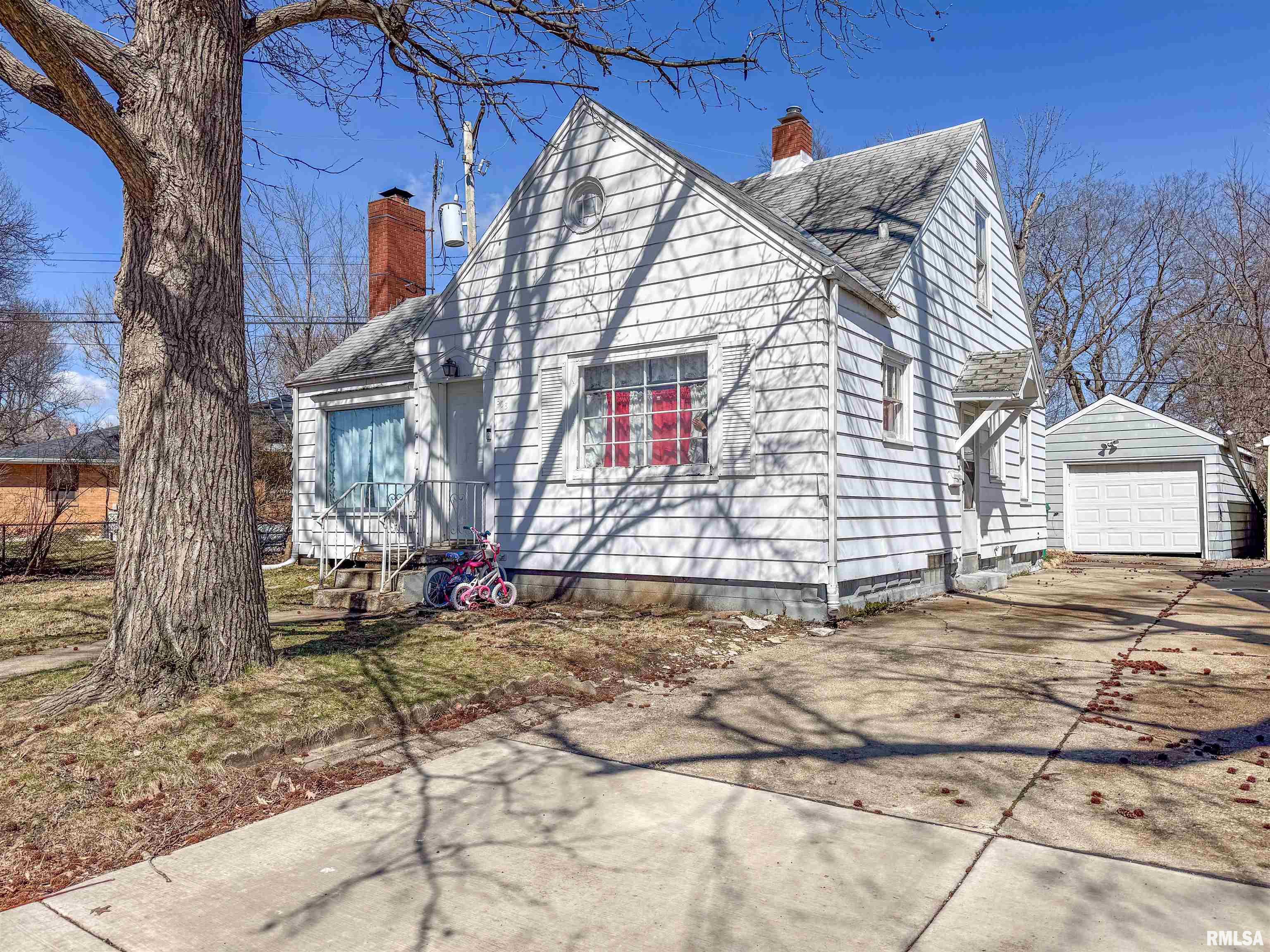 808 N Avon Curve, West Peoria, Illinois image 3