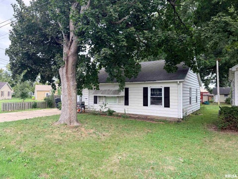 Homes For Sale - 1384 Goltra Avenue<br/> Jacksonville, IL 62650