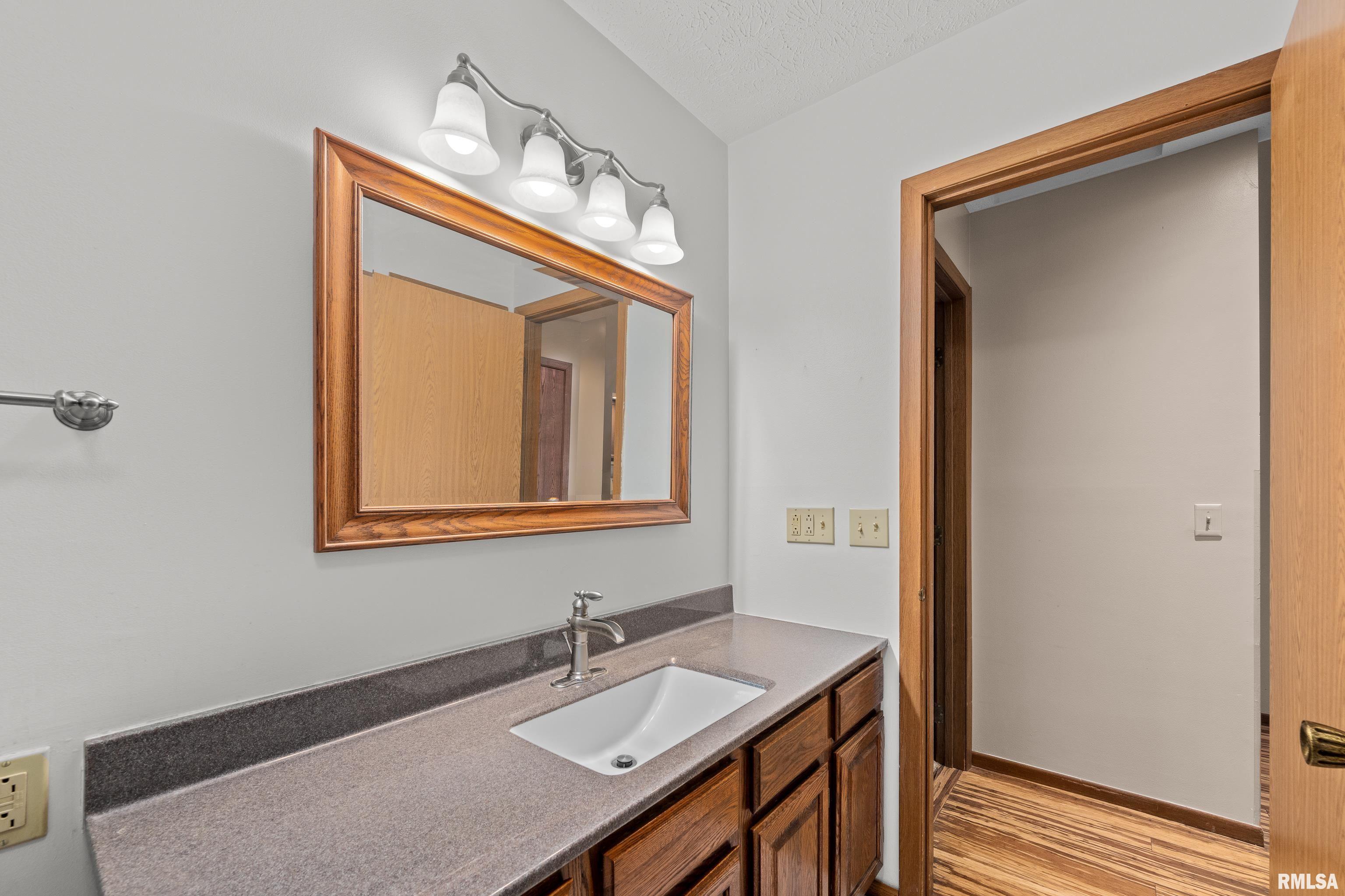 4208 Grove Court, Davenport, Iowa image 15