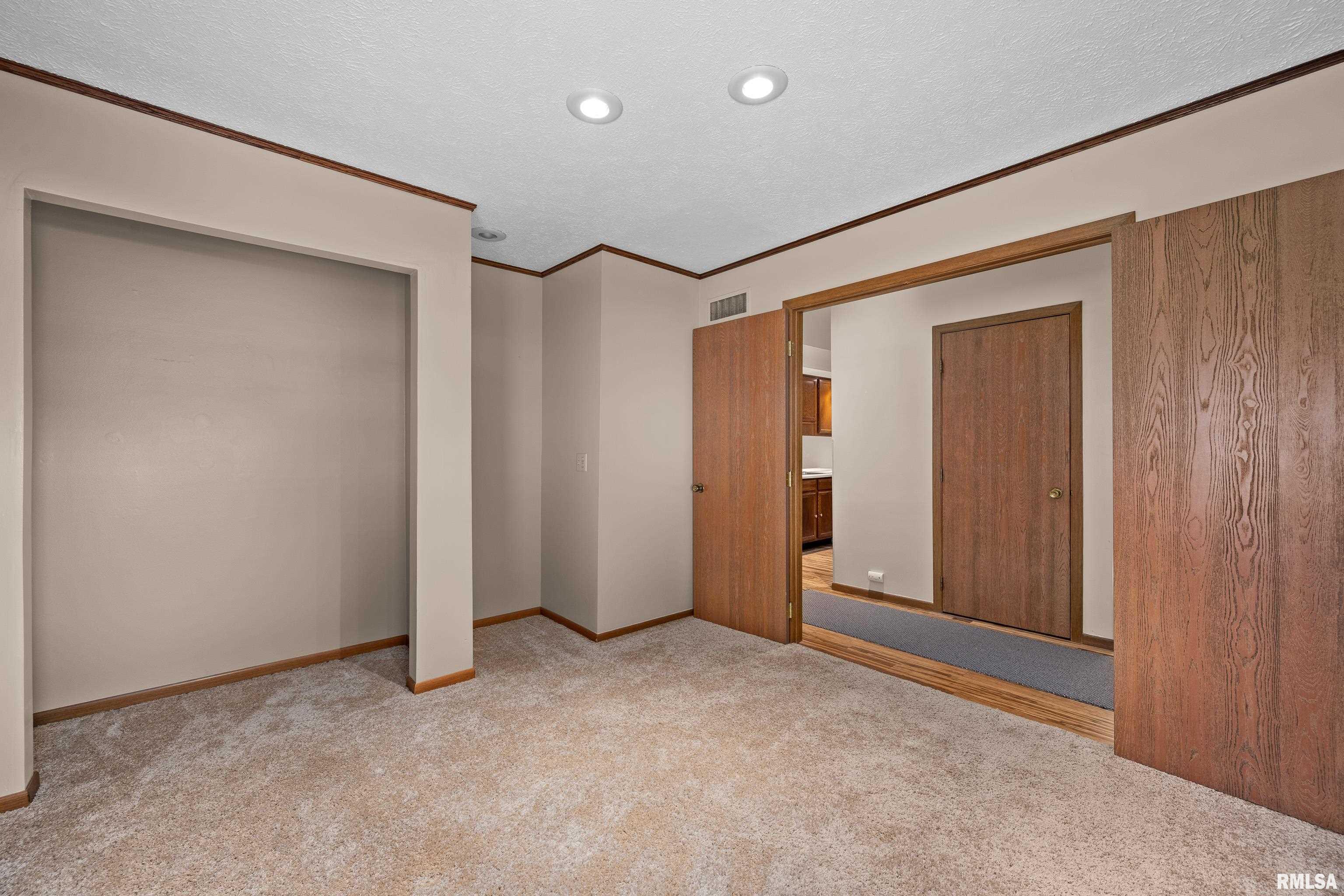 4208 Grove Court, Davenport, Iowa image 7