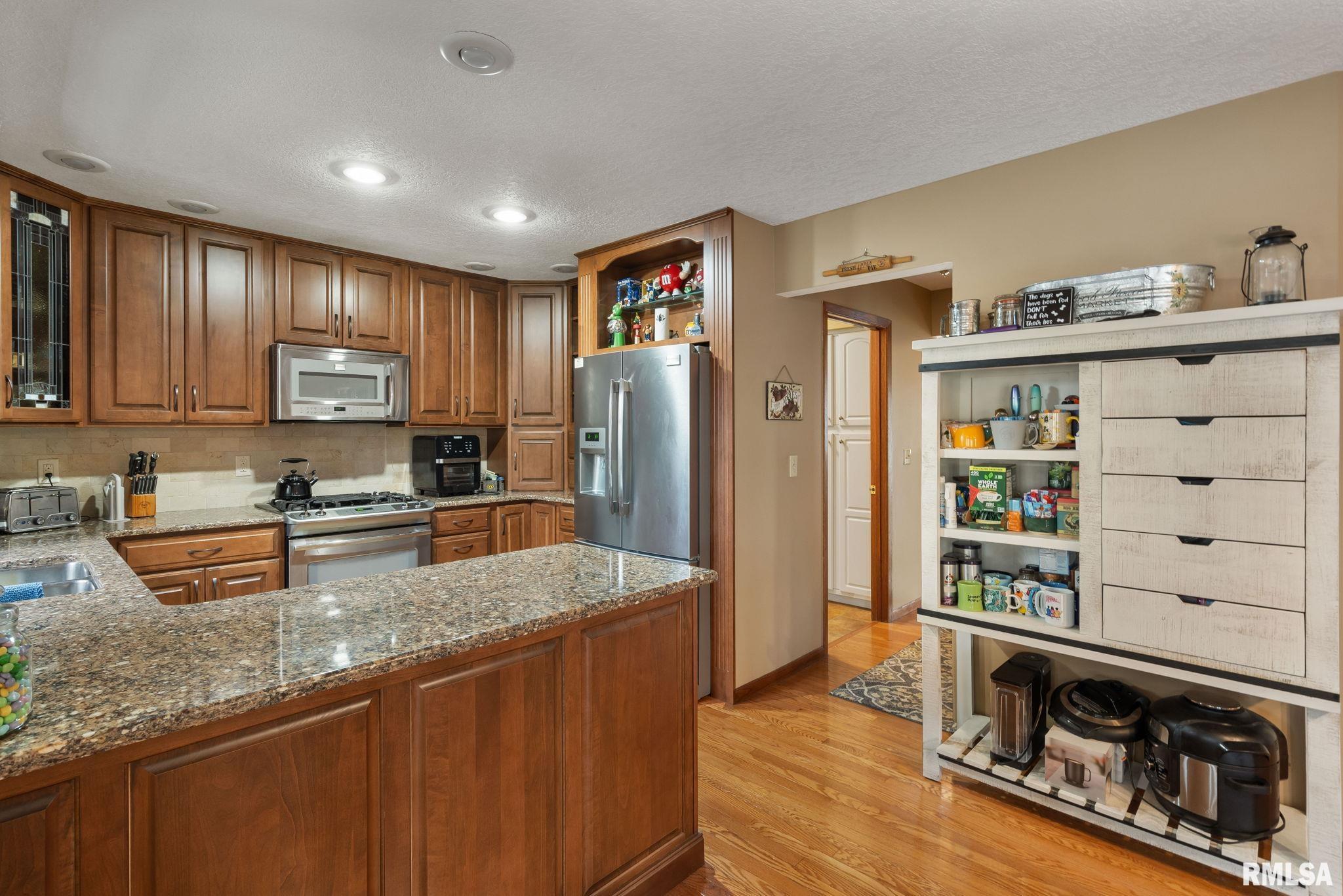 3630 Deer Springs Drive, Bettendorf, Iowa image 7