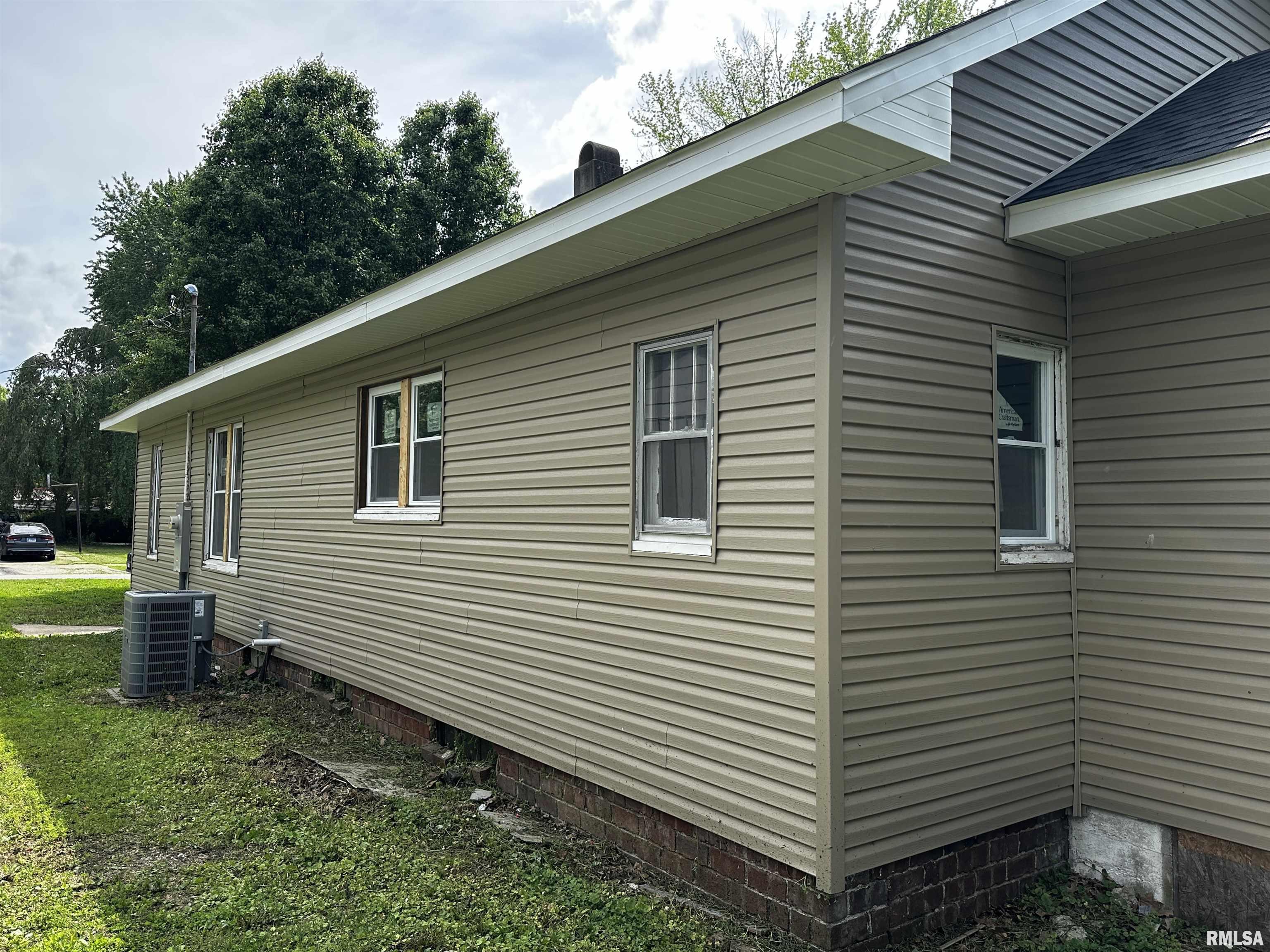 503 W Reed Street, Benton, Illinois image 11