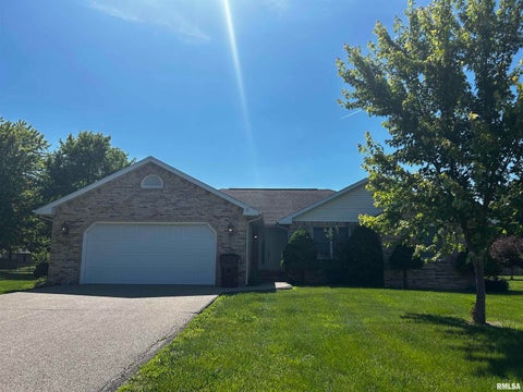 Homes For Sale - 3829 Lake Drive<br/> Taylorville, IL 62568