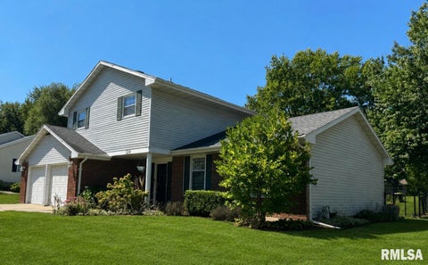 Homes For Sale - 524 Meadow Drive<br/> Mcdonough County, Macomb, IL 61455
