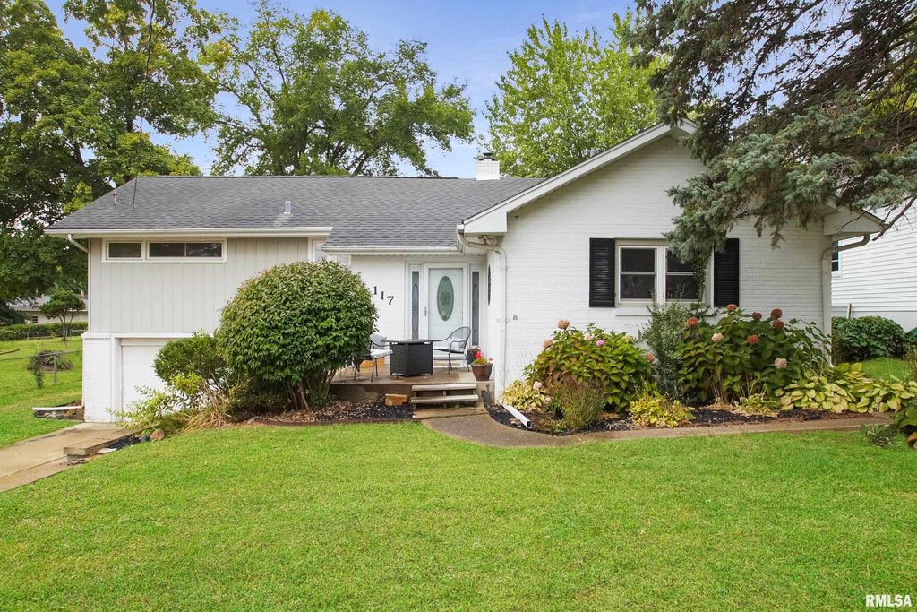 Photo of 117 GREENLAWN Court, East Peoria, IL 61611 (MLS # PA1261704)