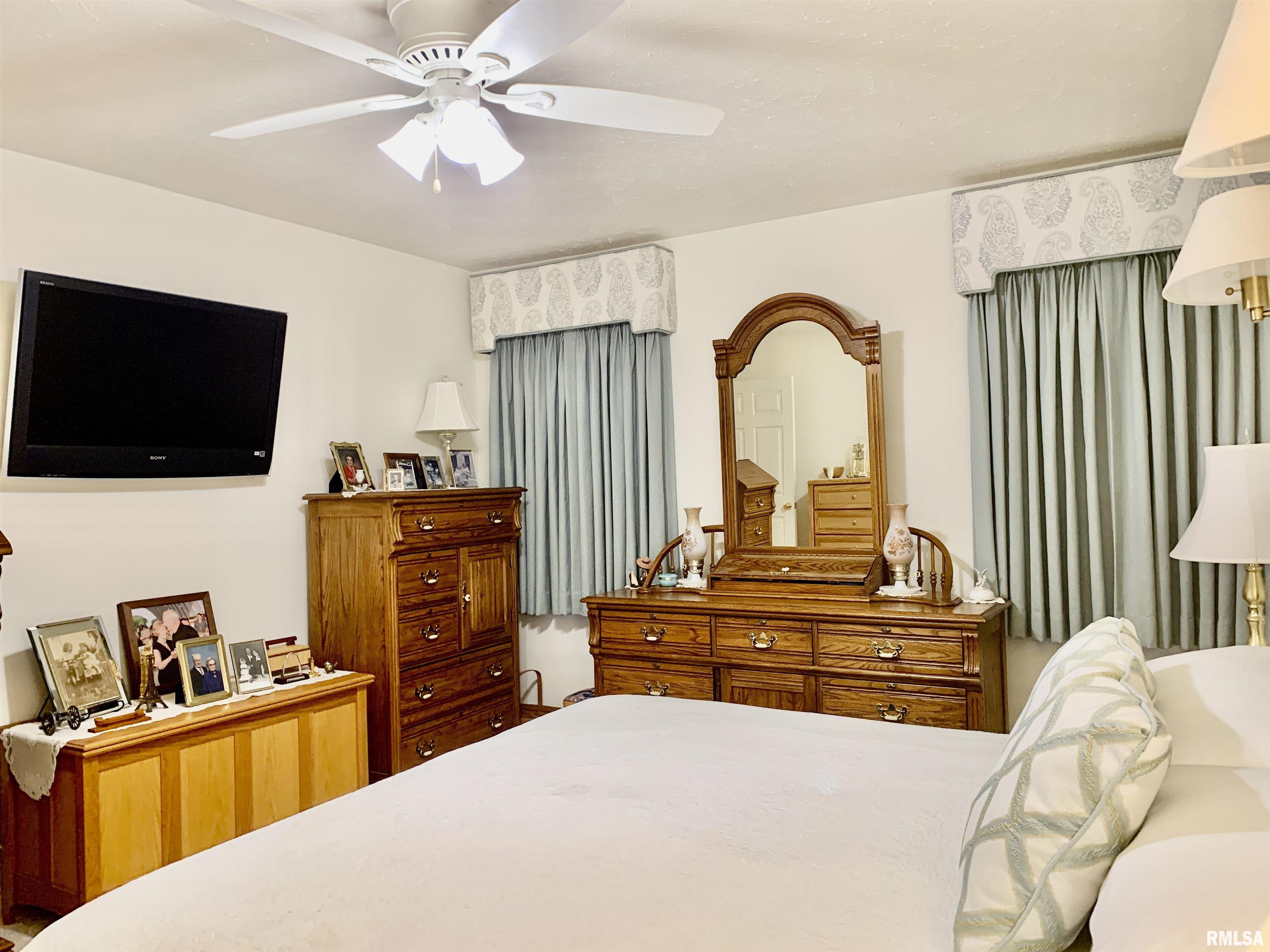 13A Shenandoah Street, Jacksonville, Illinois image 35