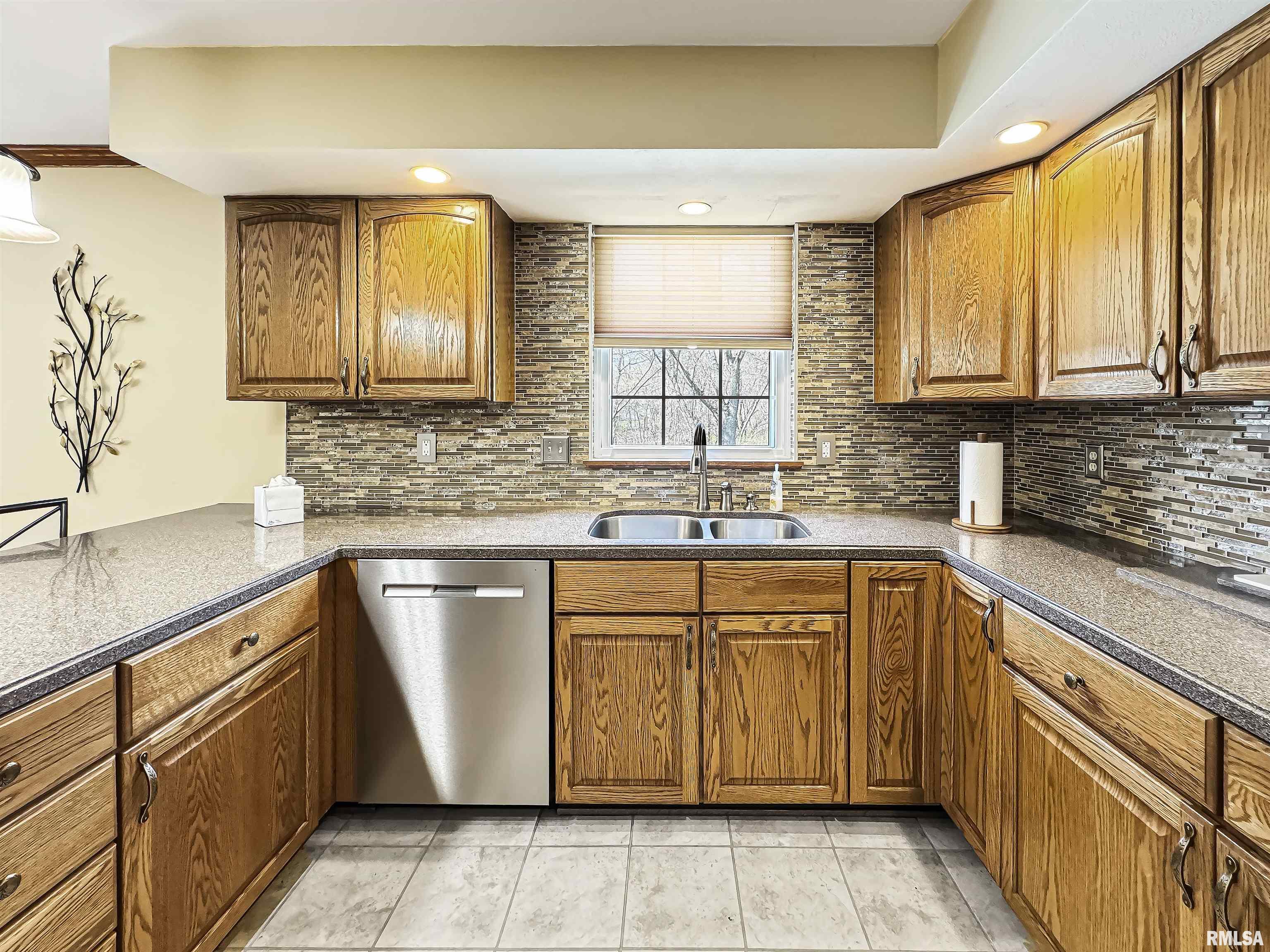 825 N Sunset Drive, Peoria, Illinois image 13