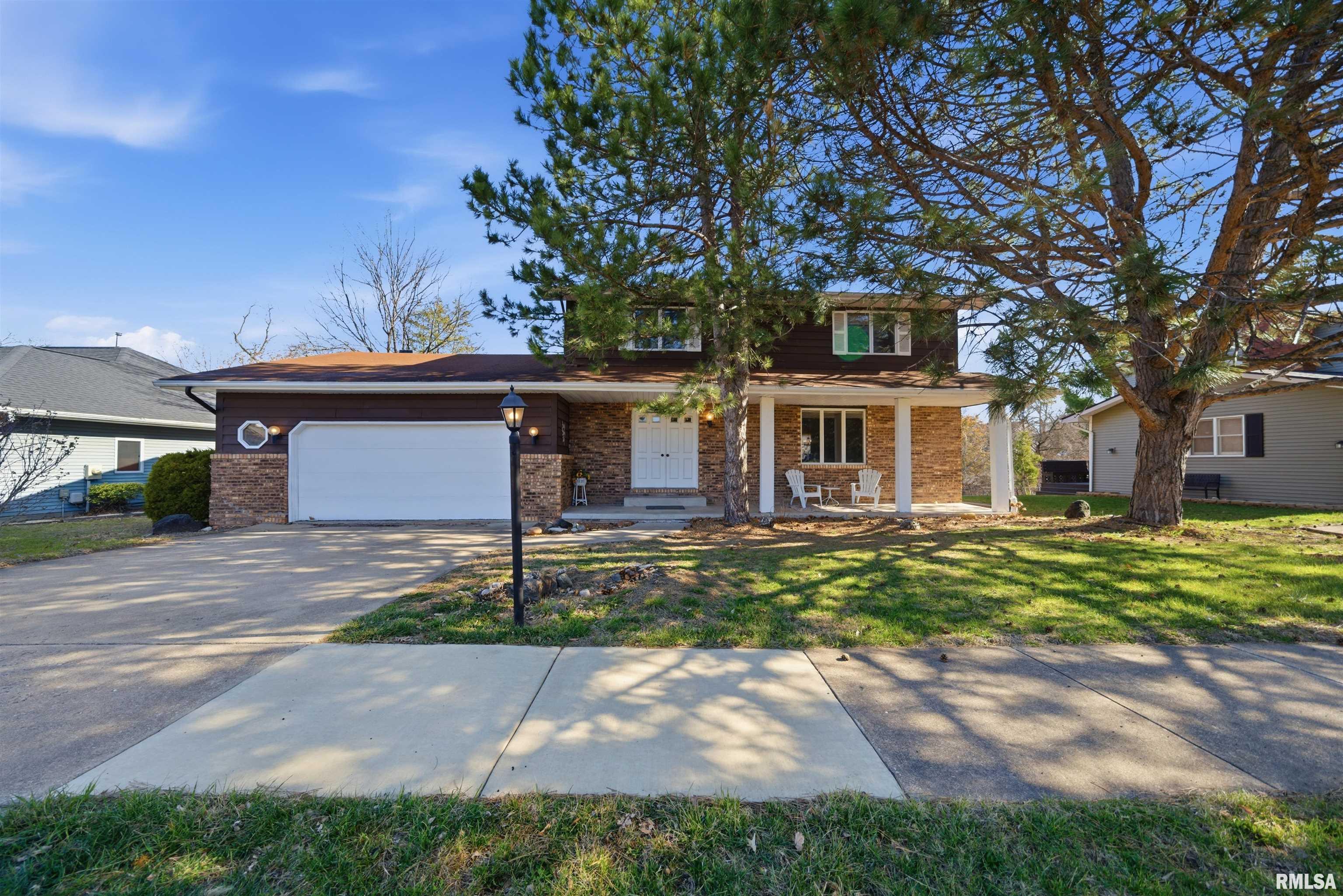 Photo 1 of 51 — 4609 W LYNNHURST Drive, Peoria, IL 61615