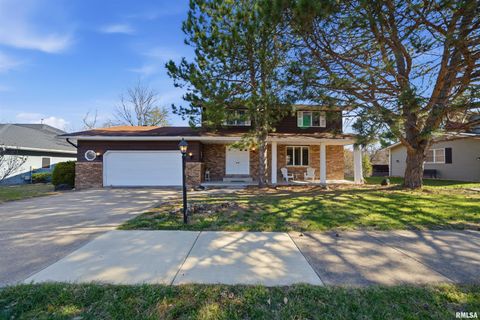 Homes For Sale - 4609 W Lynnhurst Drive<br/> Peoria, IL 61615