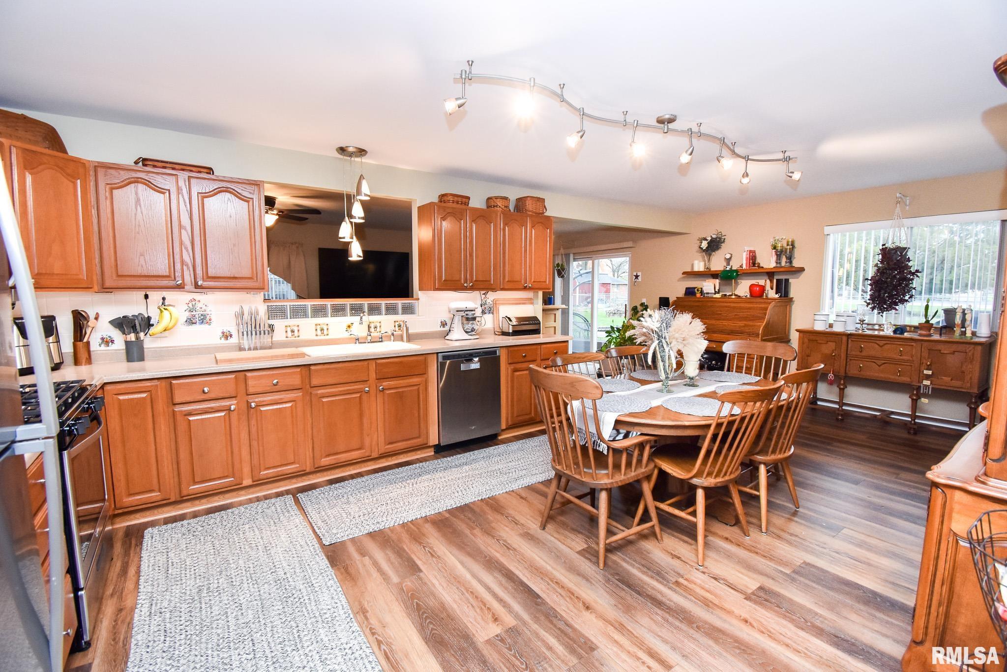 104 Esser Street, Washington, Illinois image 9