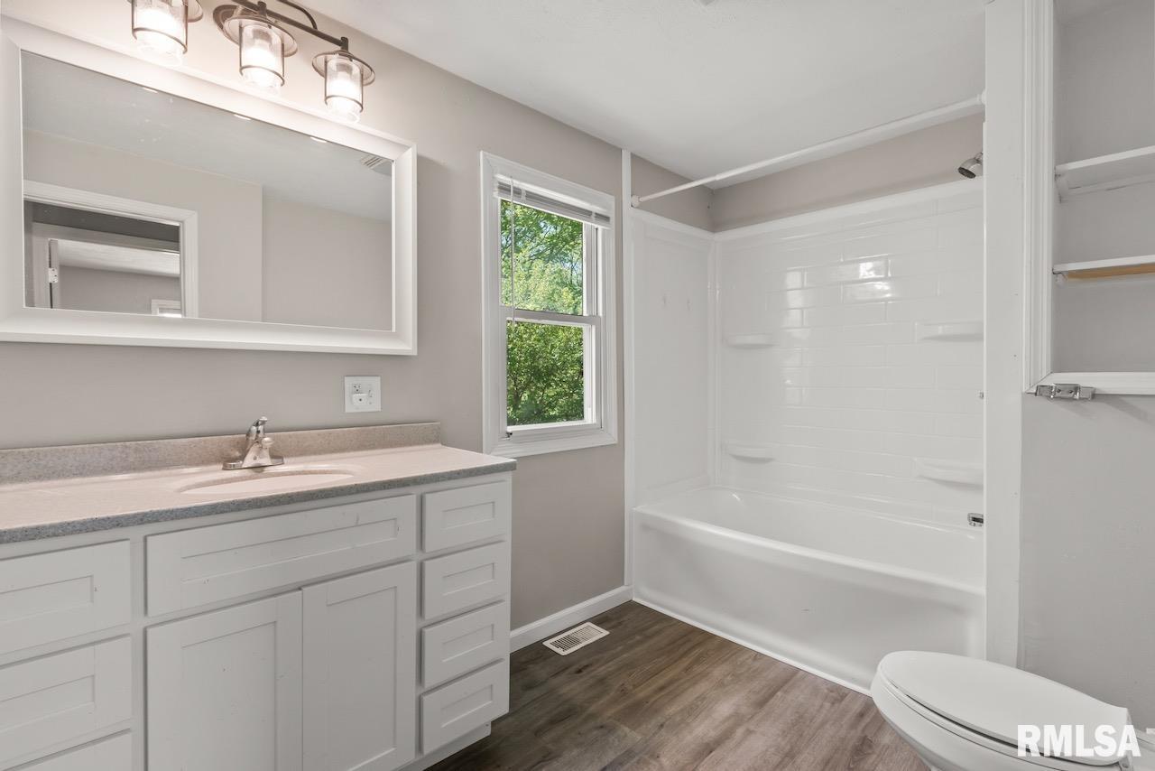 1299 N Woodland Lane, Metamora, Illinois image 18