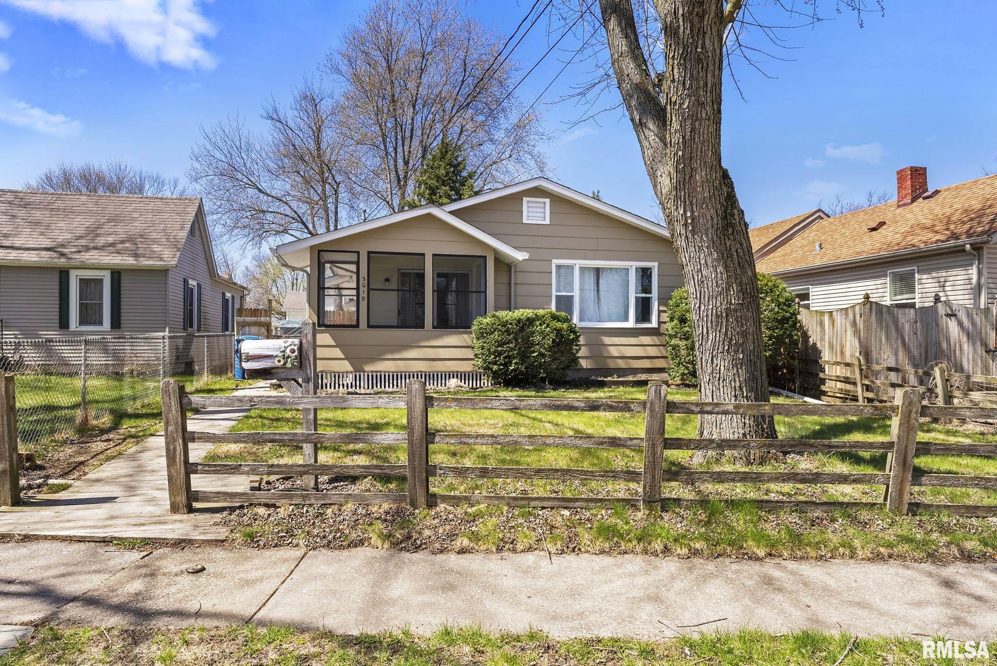 3019 4th Street A, East Moline, Illinois image 2
