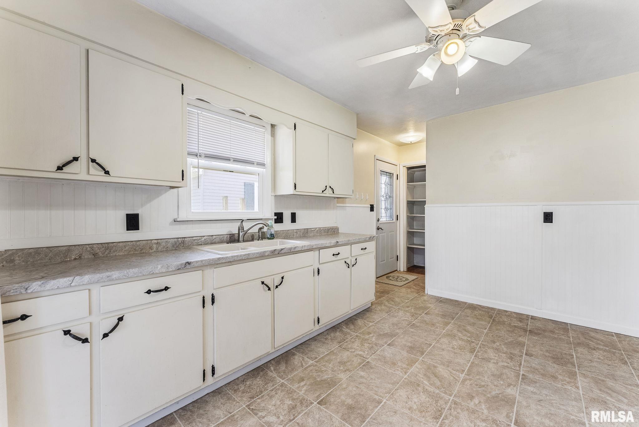 3019 4th Street A, East Moline, Illinois image 11