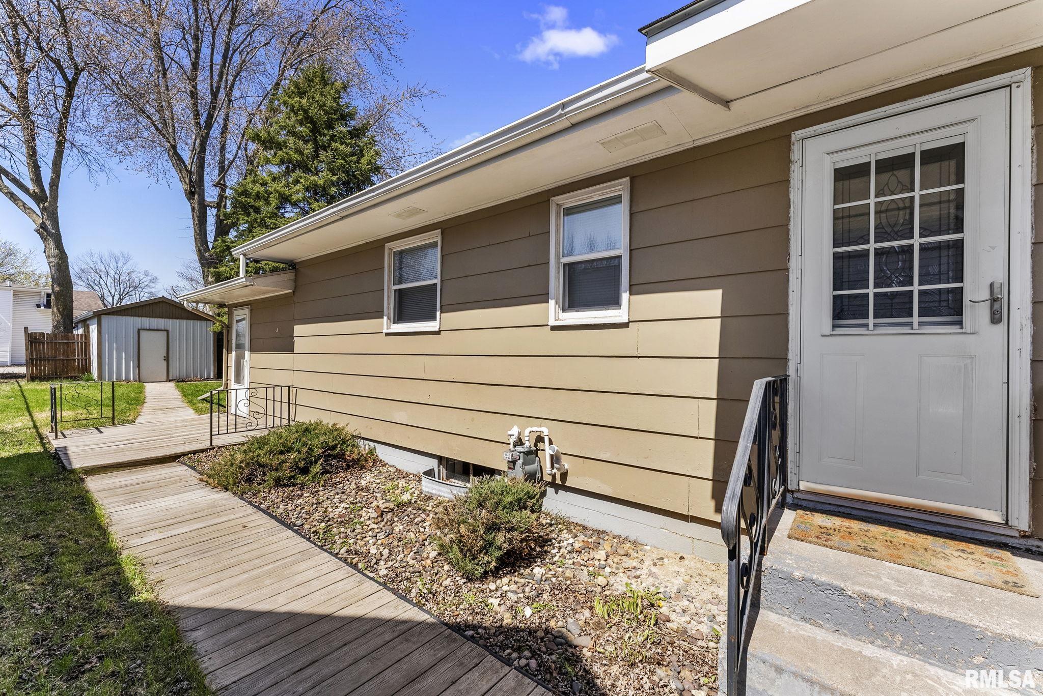 3019 4th Street A, East Moline, Illinois image 3