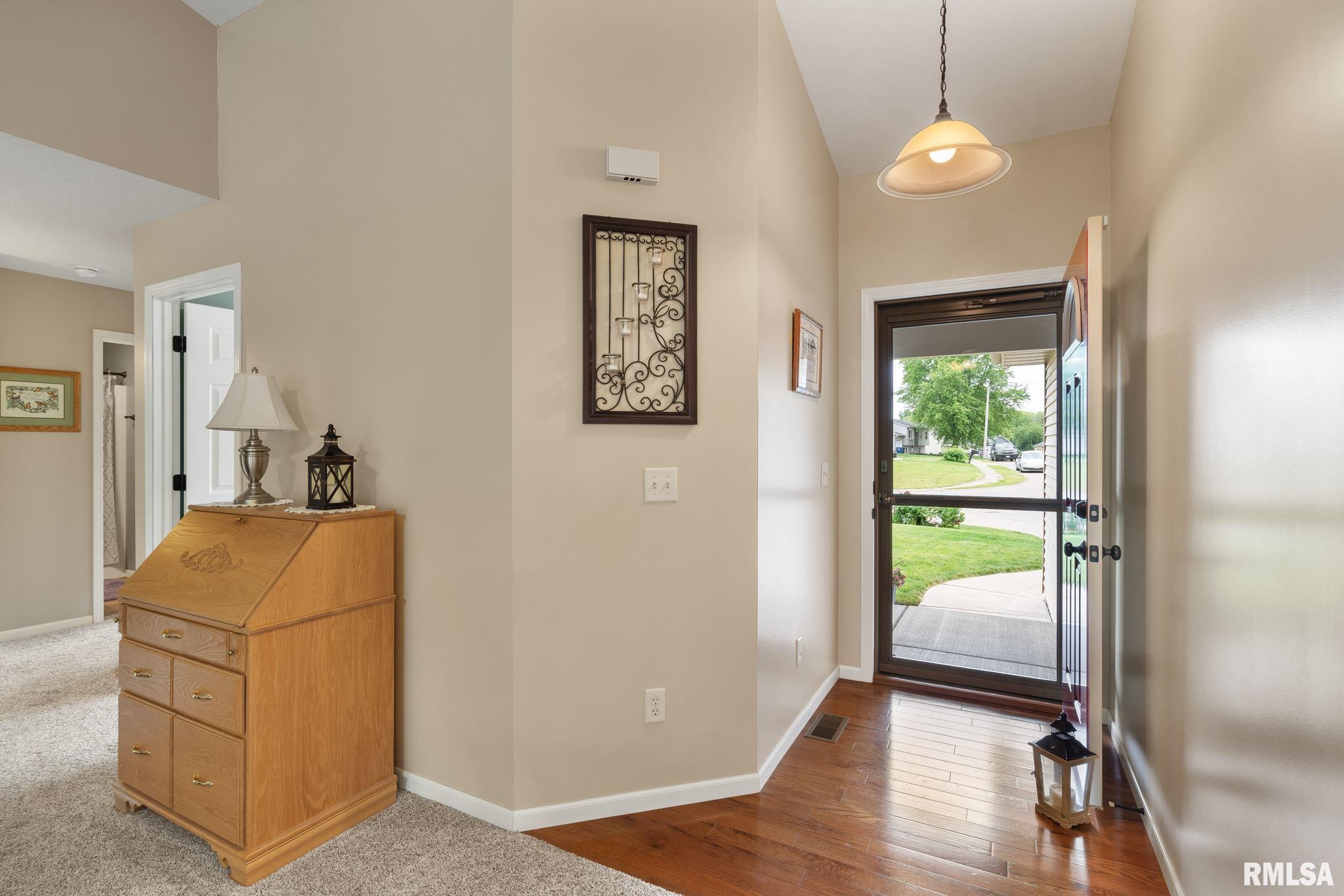1439 Zenith Court, Davenport, Iowa image 4