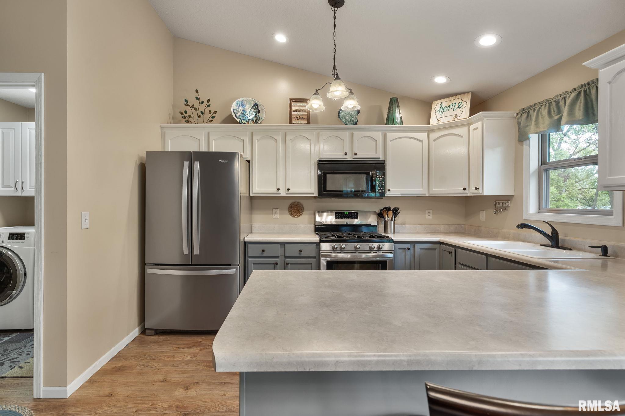 1439 Zenith Court, Davenport, Iowa image 9