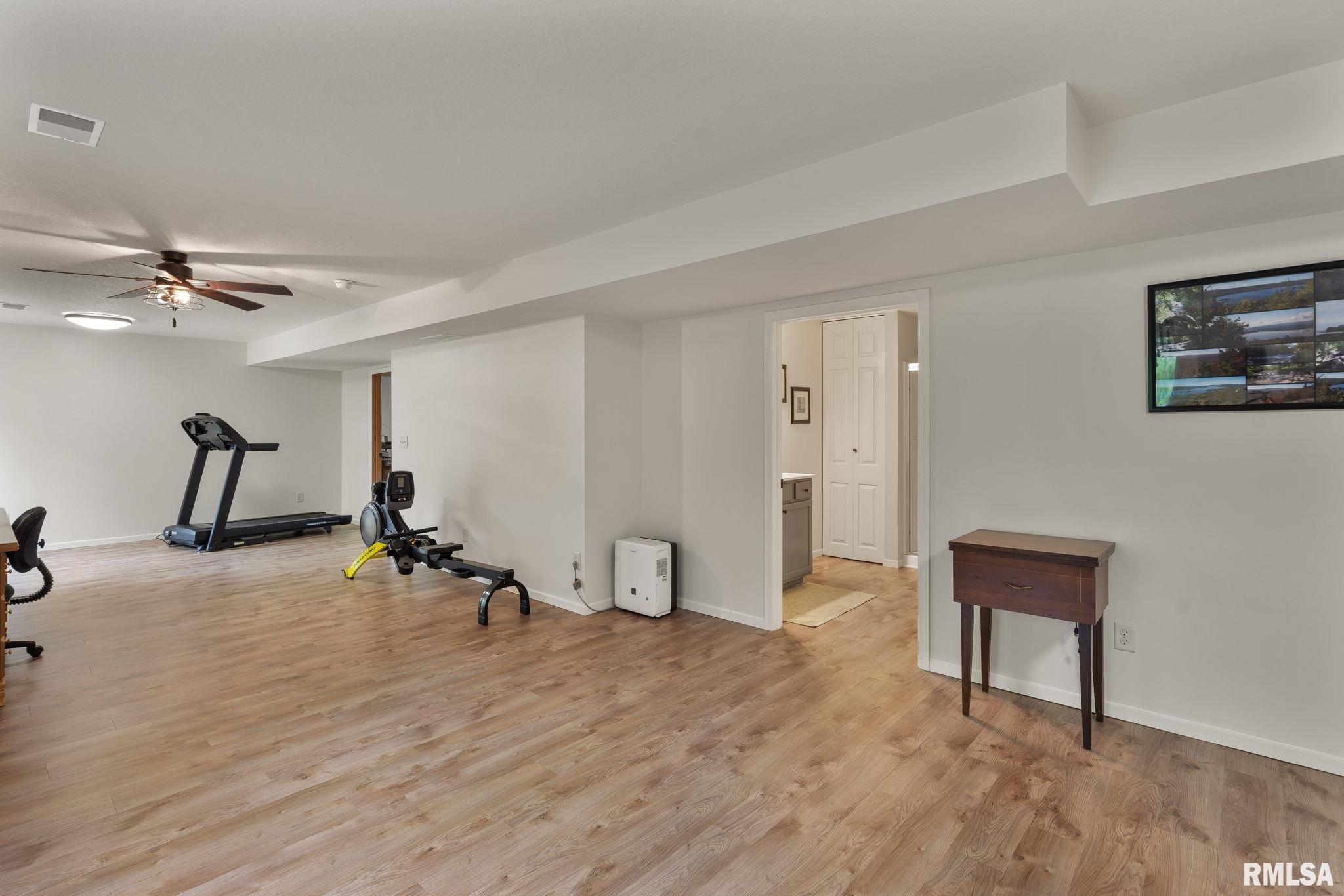1439 Zenith Court, Davenport, Iowa image 23