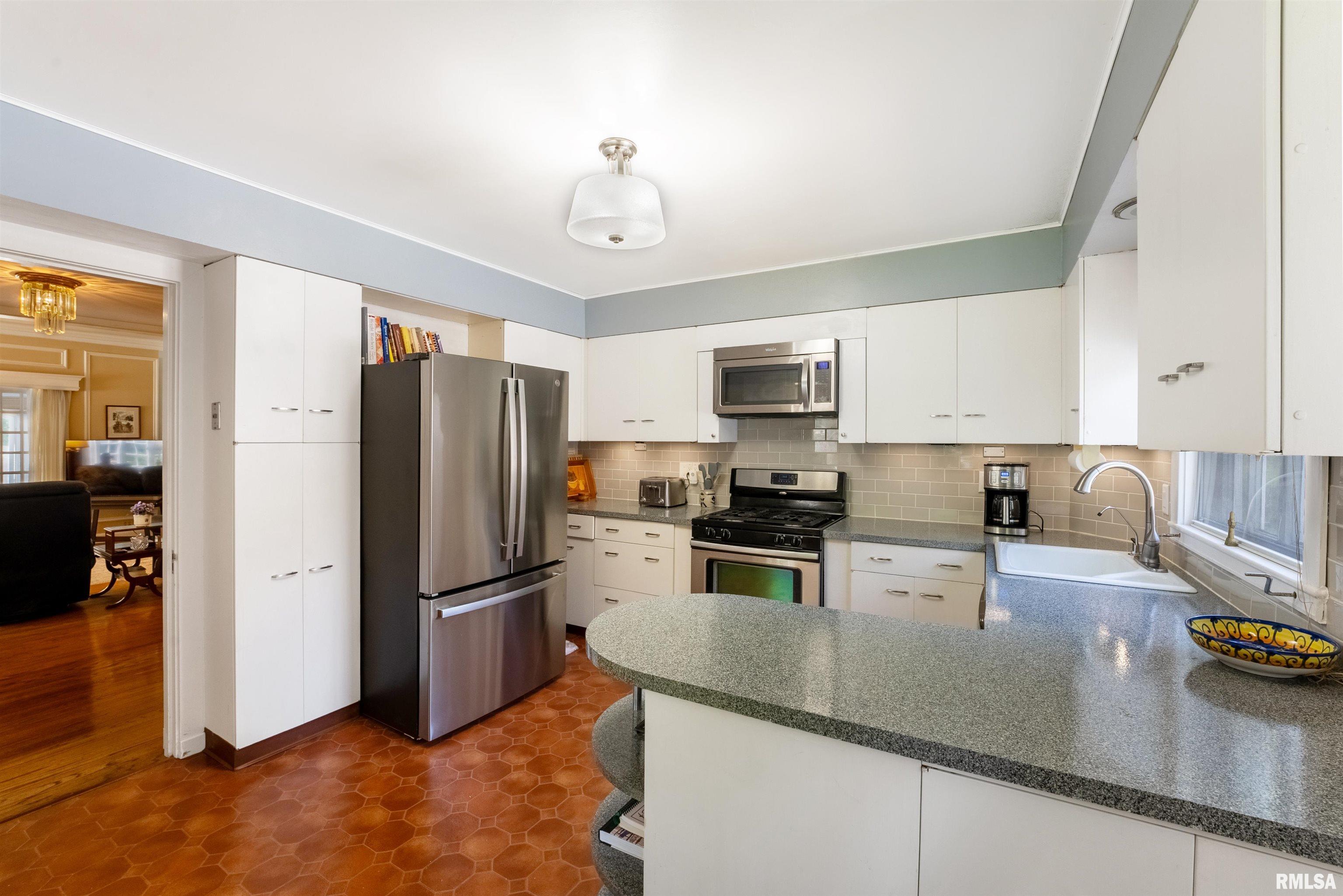 2615 12th Street, Moline, Illinois image 18