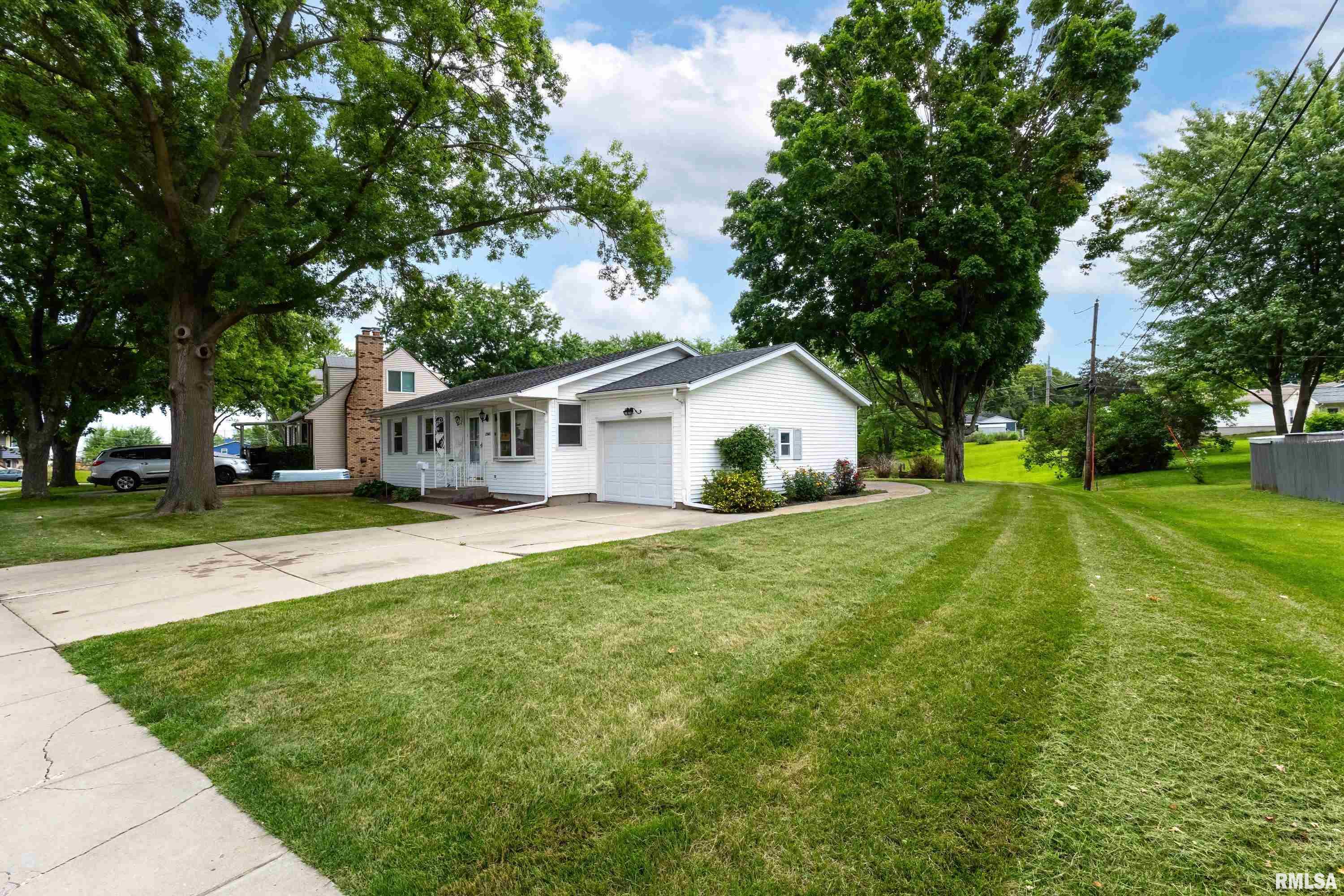 2343 N Clark Street, Davenport, Iowa image 33