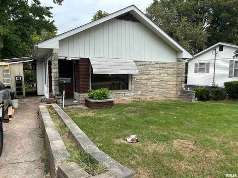 Homes For Sale - 113 Douglas Street<br/> Anna, IL 62906