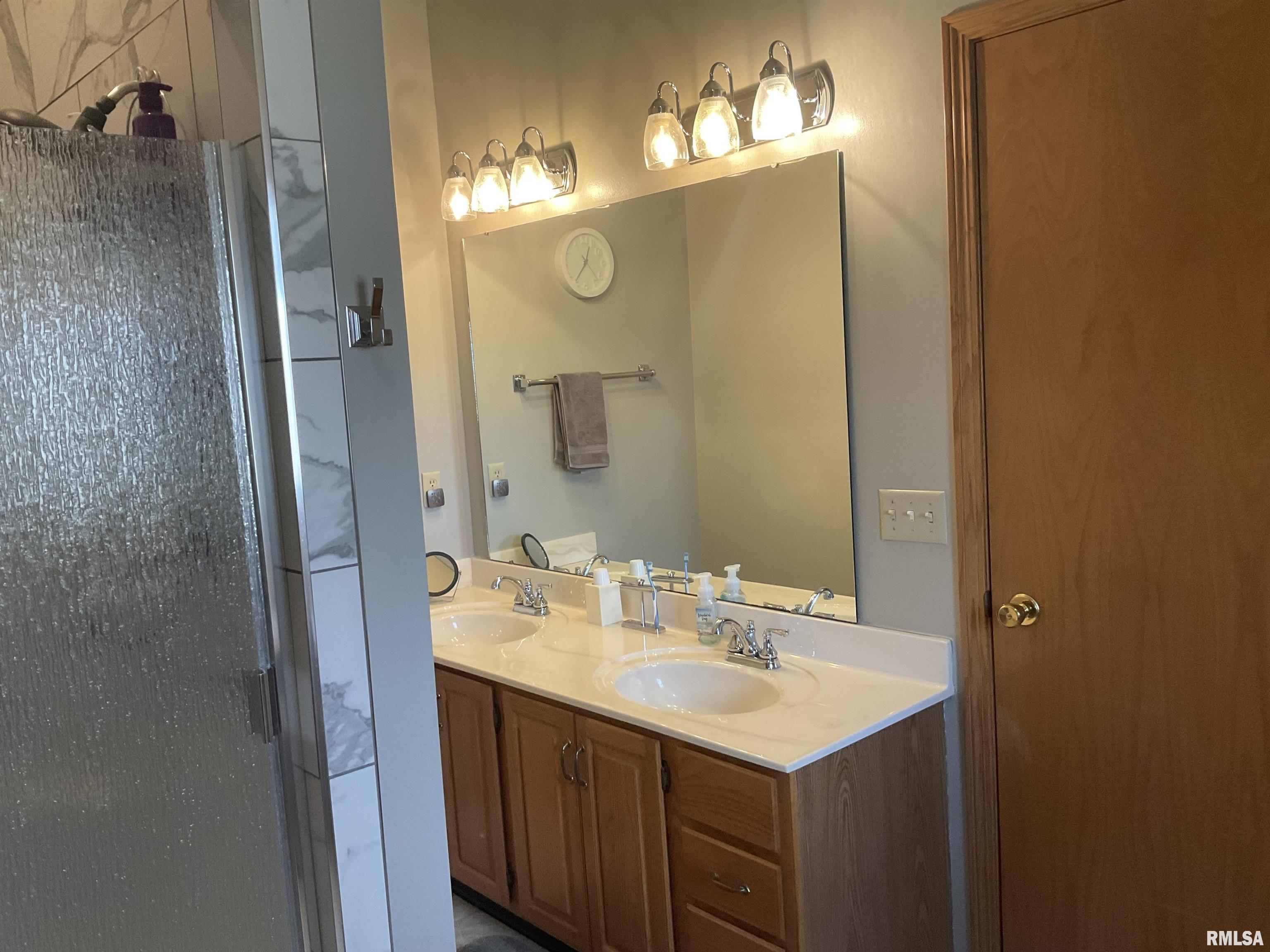 22110 282nd Avenue, Le Claire, Iowa image 33