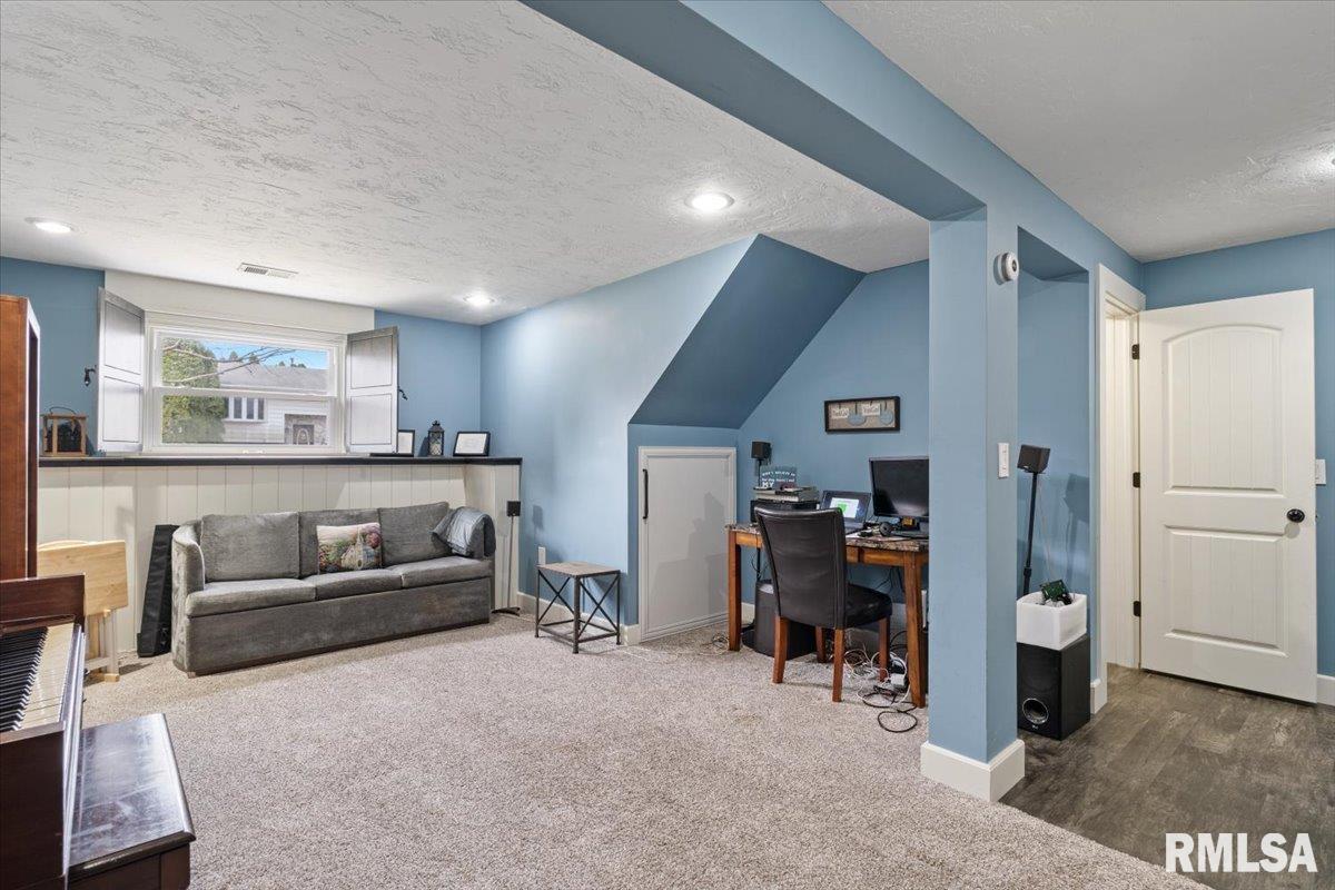 2233 N Pioneer Street, Davenport, Iowa image 30