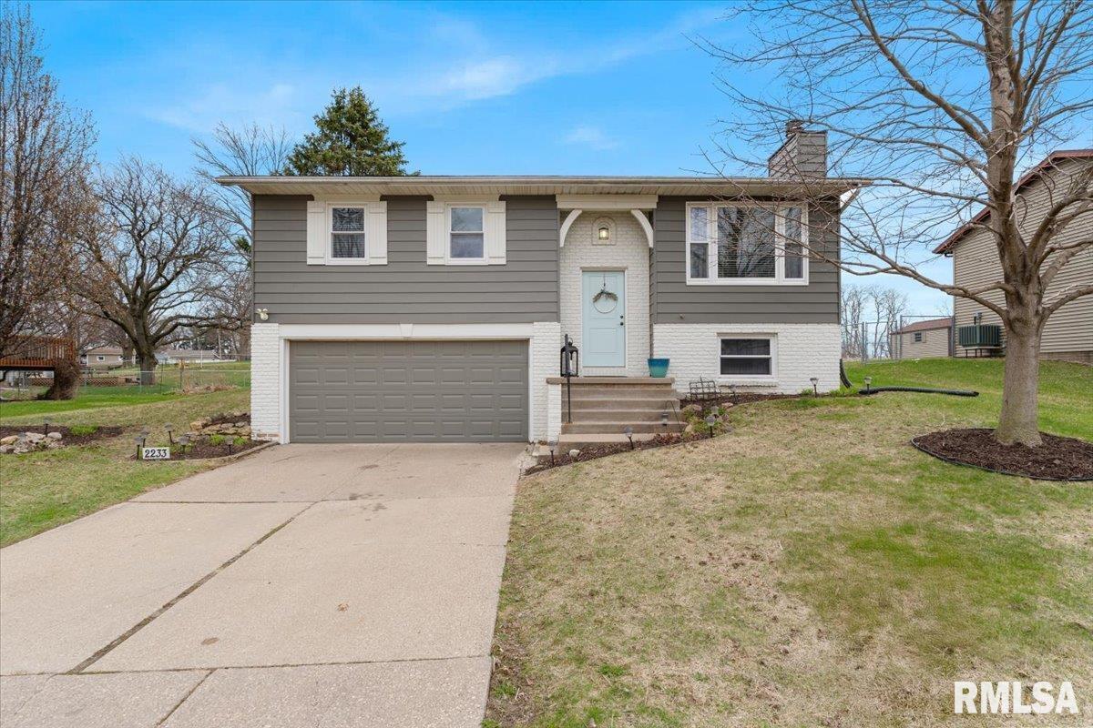 2233 N Pioneer Street, Davenport, Iowa image 1