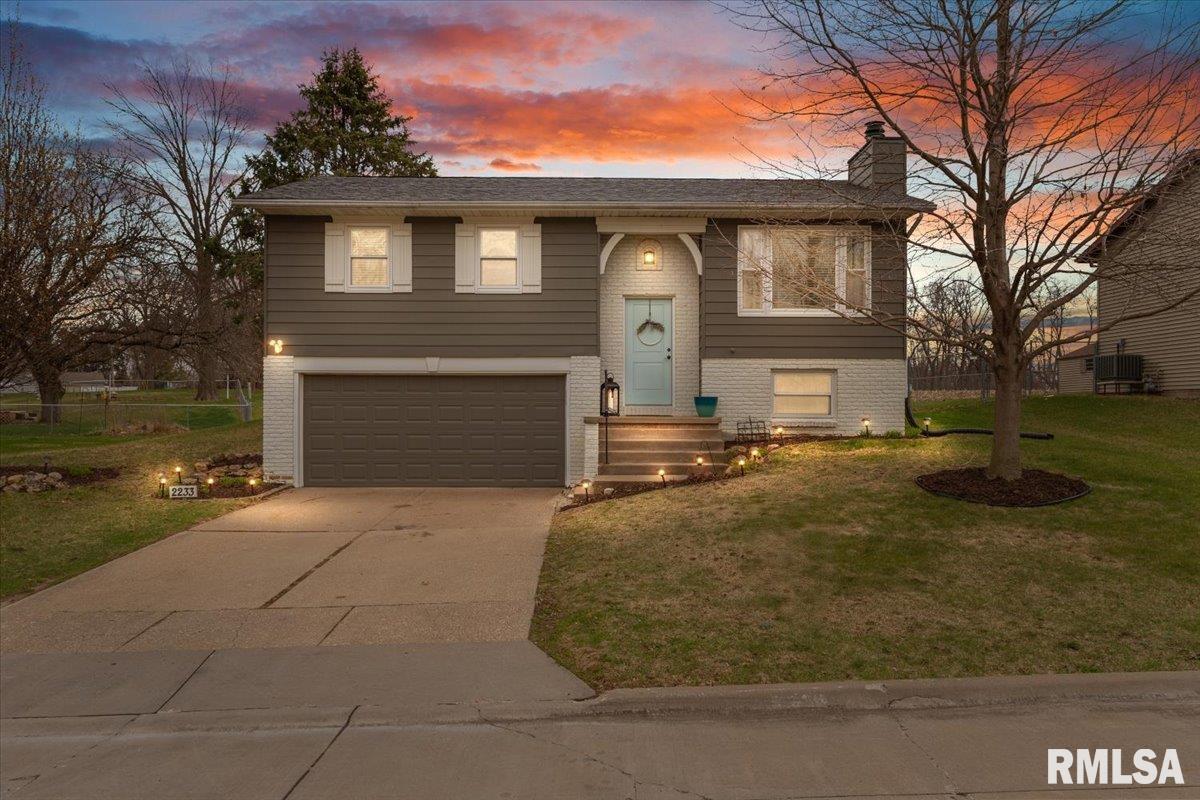 2233 N Pioneer Street, Davenport, Iowa image 2