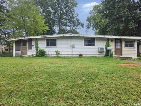 Homes For Sale - 1125 W Calhoun Street<br/> Macomb, IL 61455