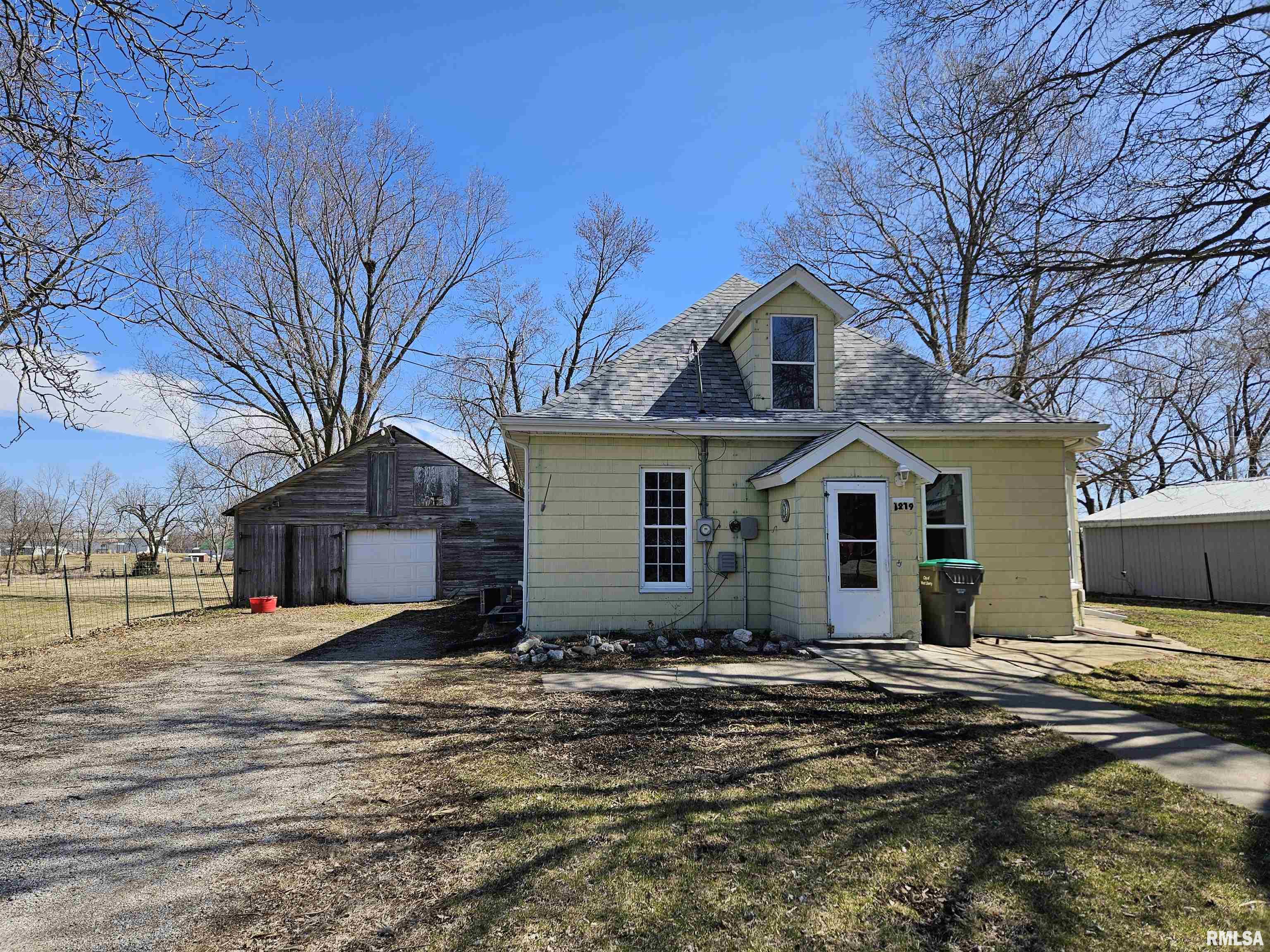 1219 S Walnut Street, West Liberty, Iowa image 1