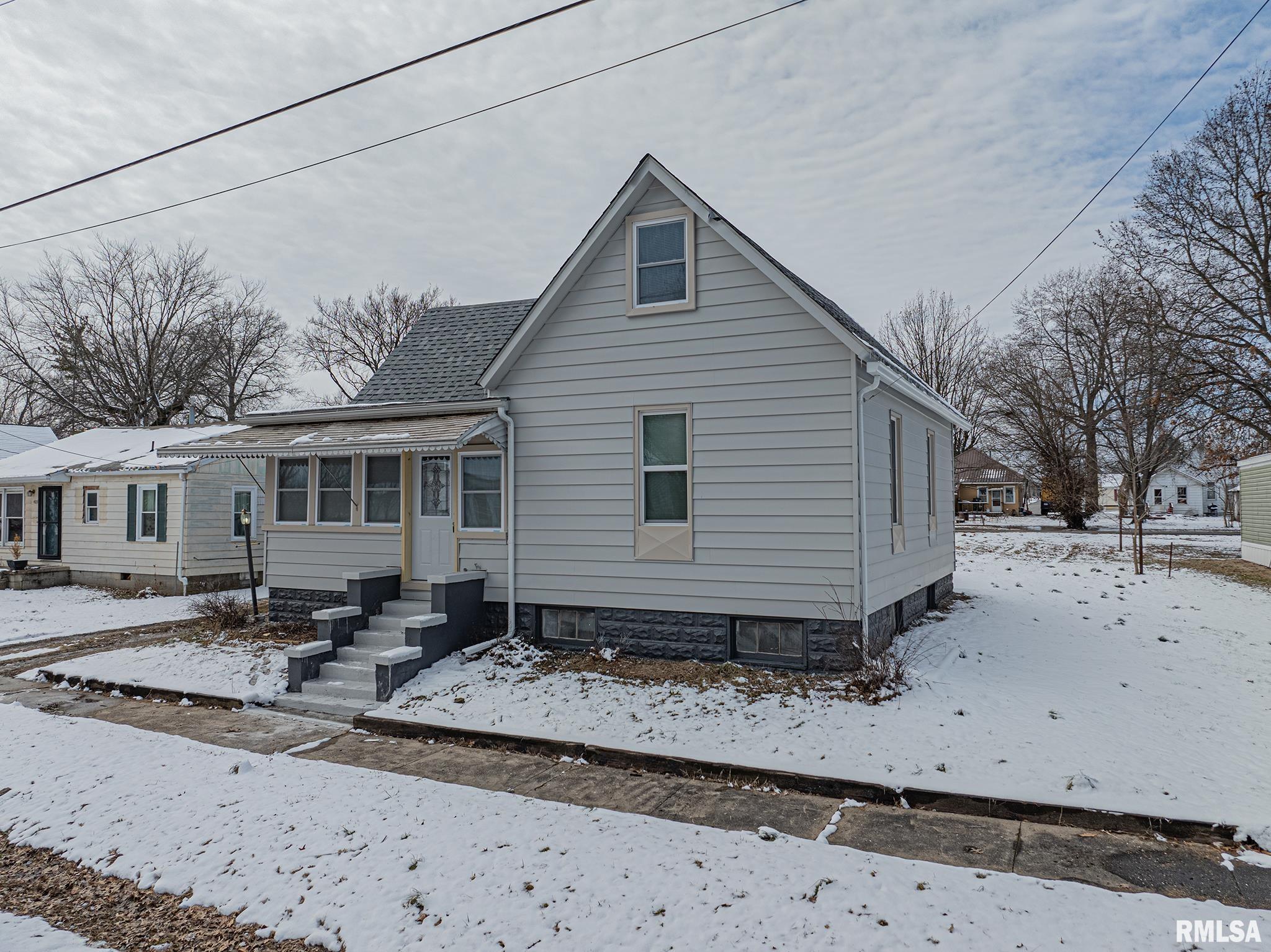 407 NW 6th Street, Fairfield, Illinois image 3