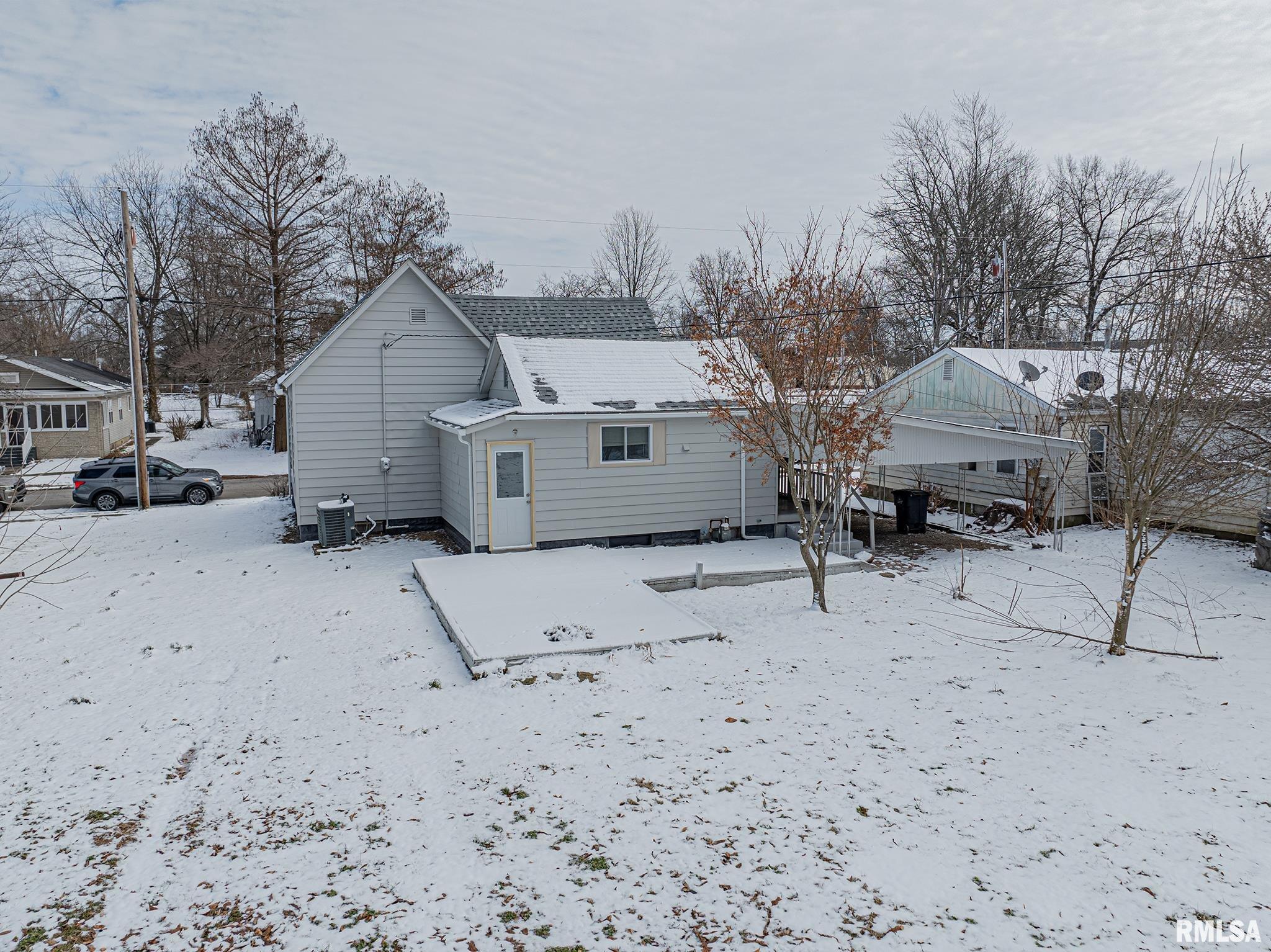 407 NW 6th Street, Fairfield, Illinois image 7