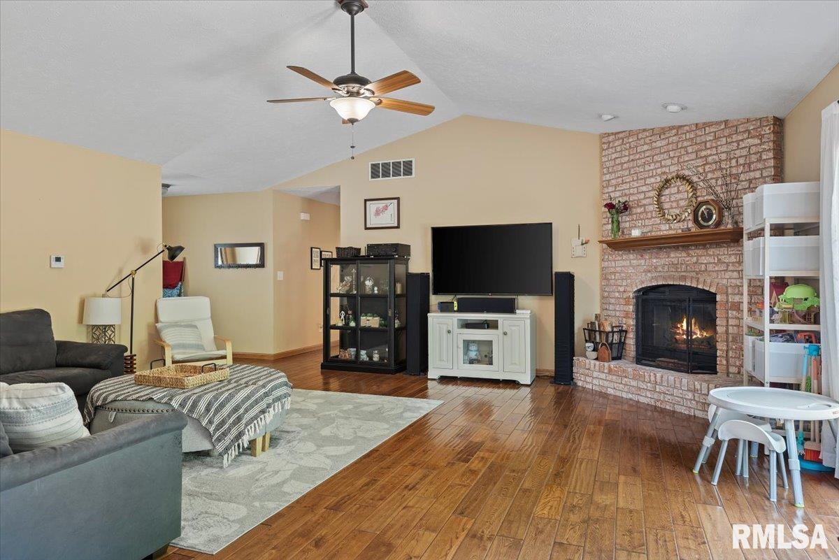 1215 Christopher Lane, Springfield, Illinois image 7