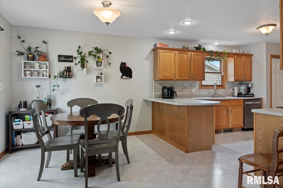 1215 Christopher Lane, Springfield, Illinois image 10
