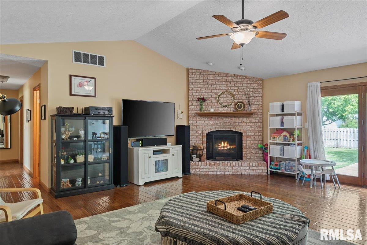 1215 Christopher Lane, Springfield, Illinois image 8