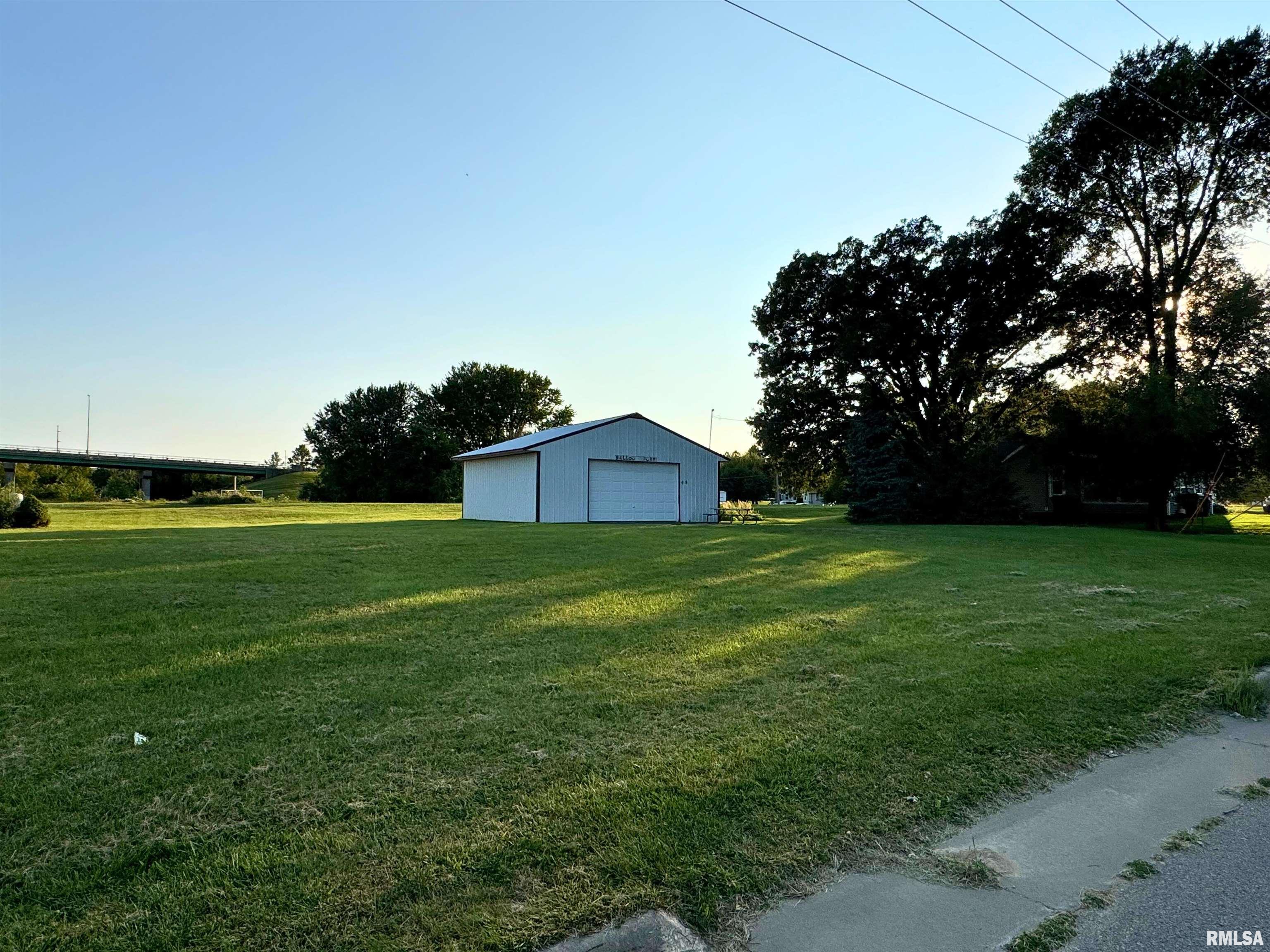 69 20th Avenue North, Clinton, Iowa image 4