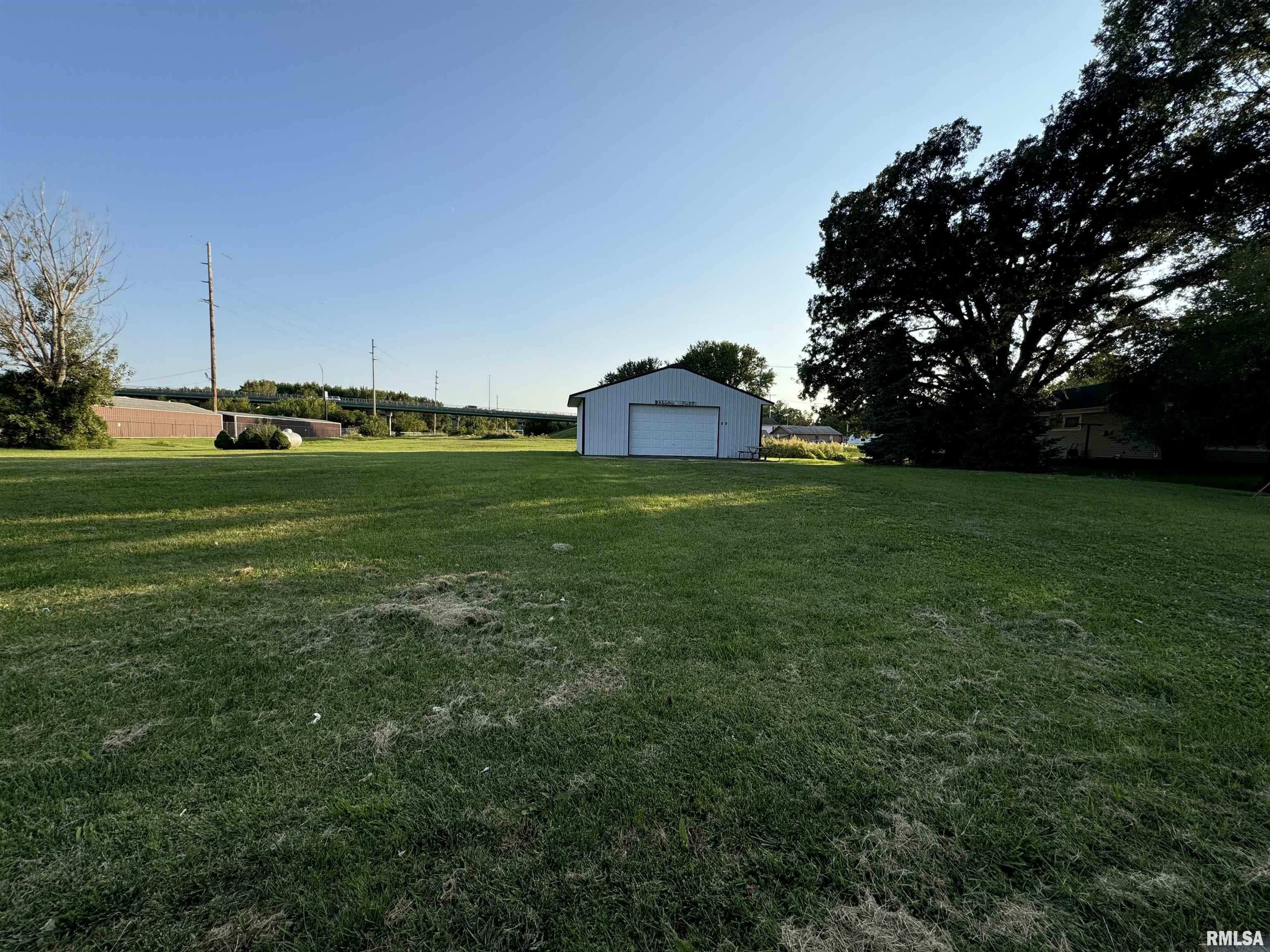 69 20th Avenue North, Clinton, Iowa image 2