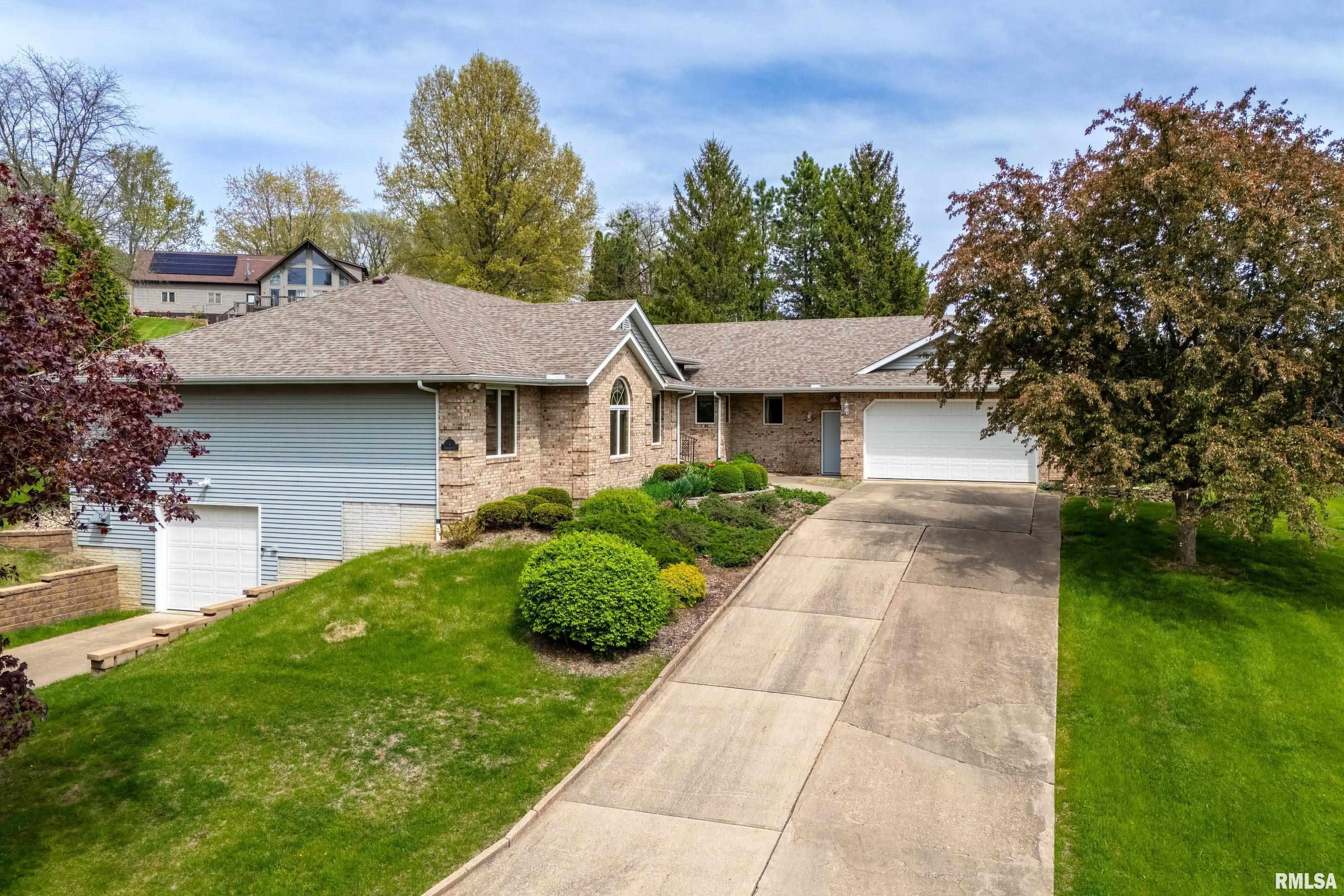 1 E Timberline Court, Blue Grass, Iowa image 5