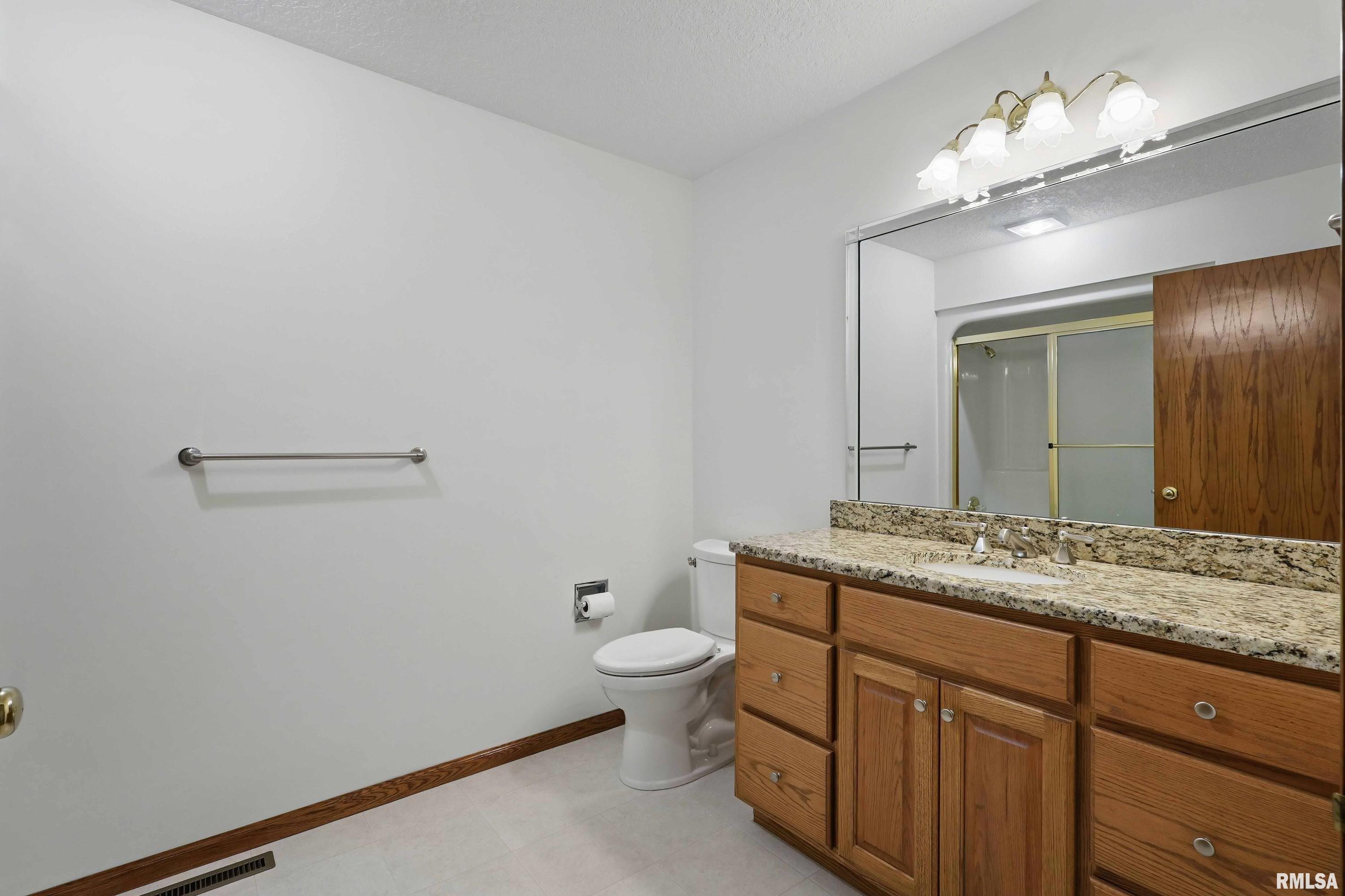 1 E Timberline Court, Blue Grass, Iowa image 37
