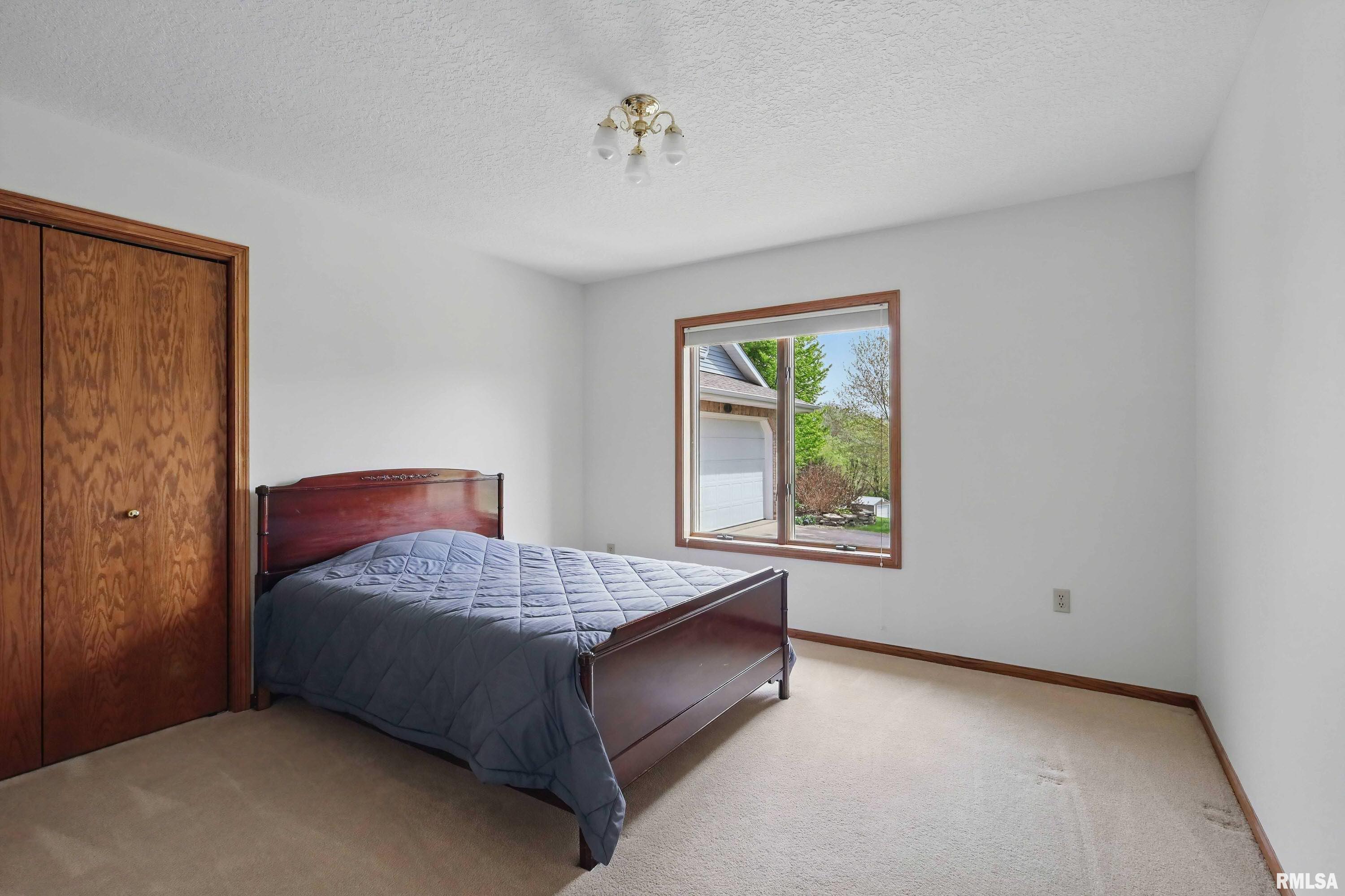 1 E Timberline Court, Blue Grass, Iowa image 36