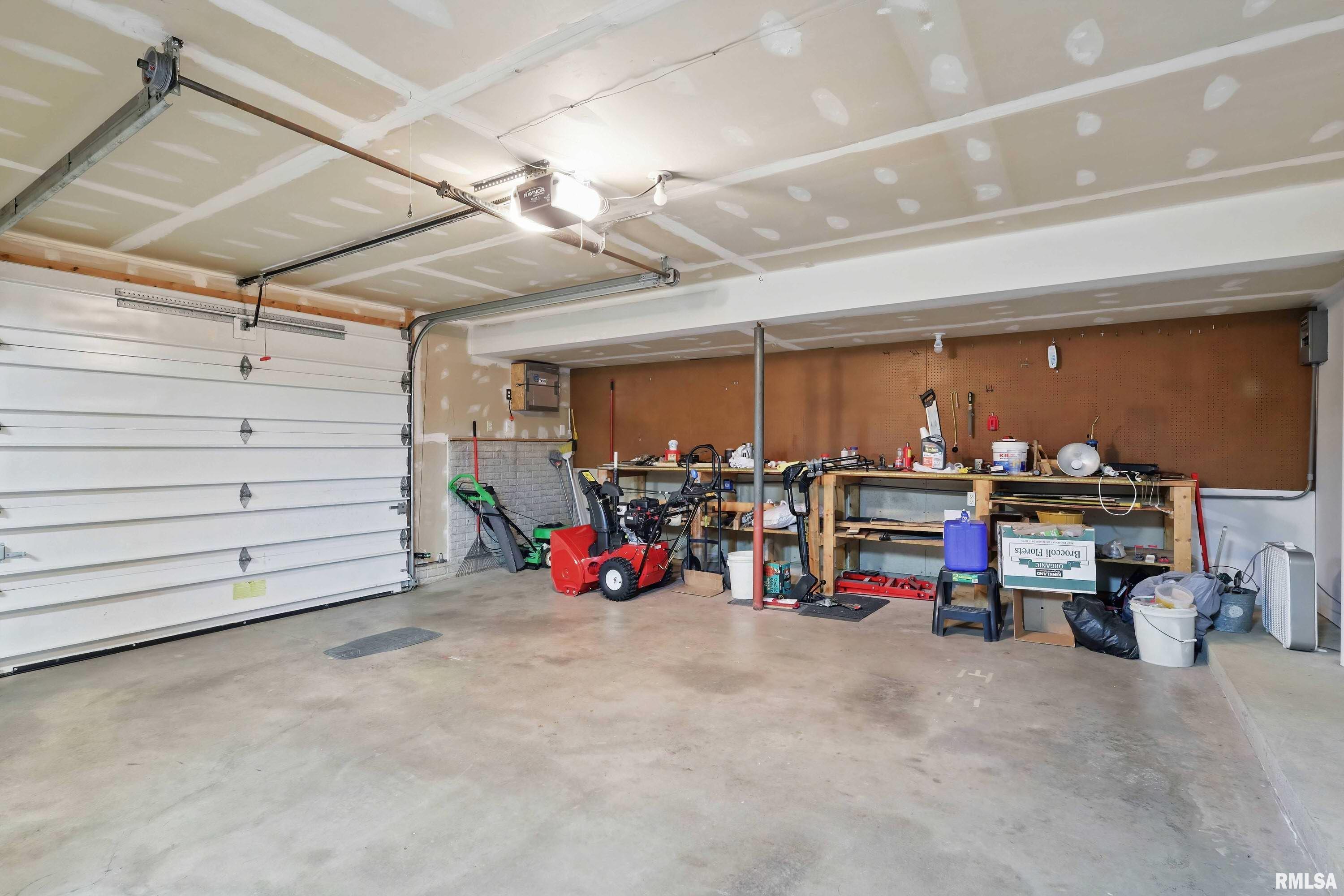 1 E Timberline Court, Blue Grass, Iowa image 43