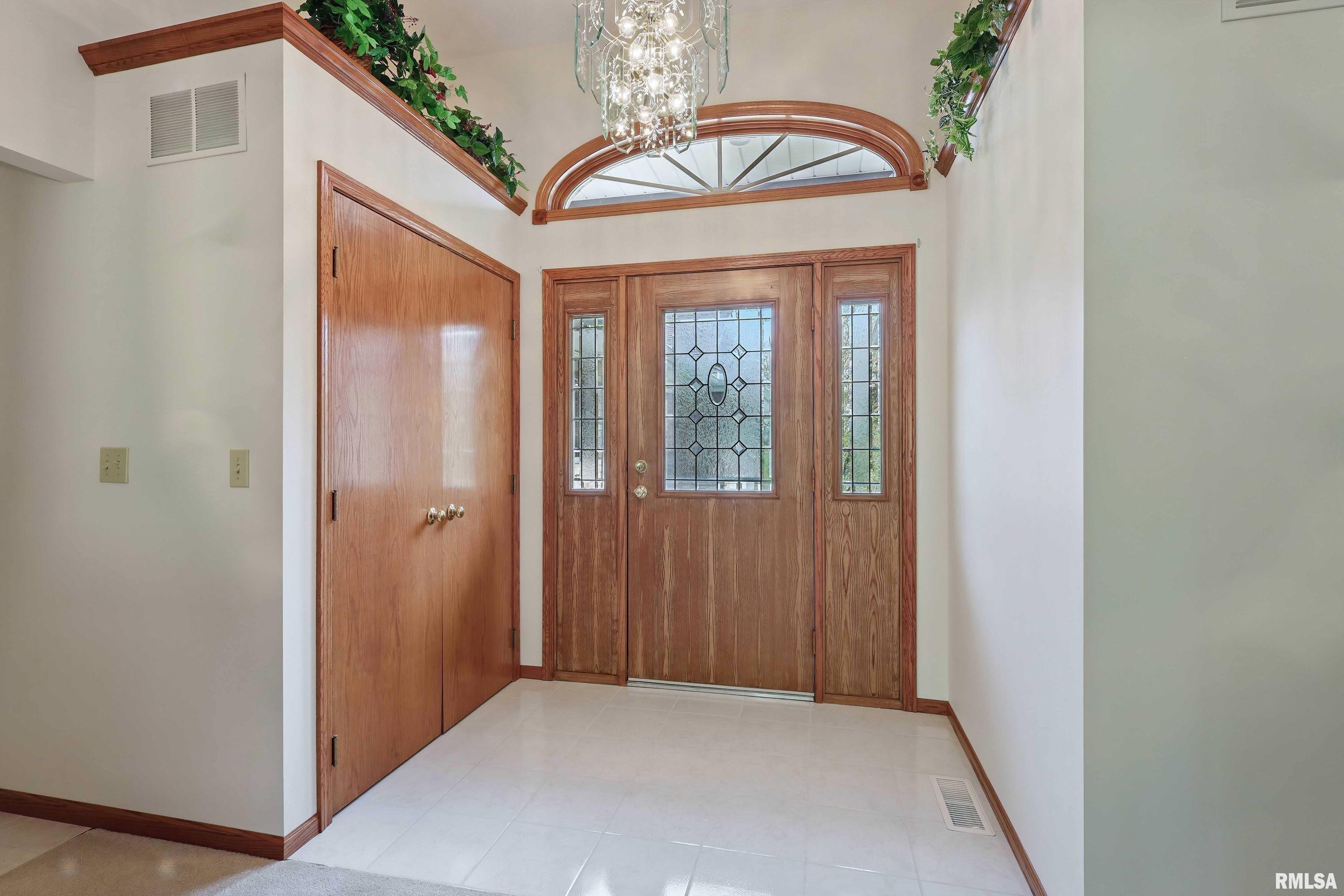 1 E Timberline Court, Blue Grass, Iowa image 9